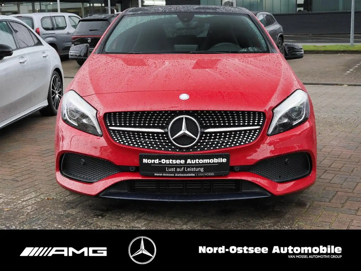 Mercedes-Benz A 220 d AMG NIGHT LED PANO NAVI SITZHZG TEMPO Rouge - 2