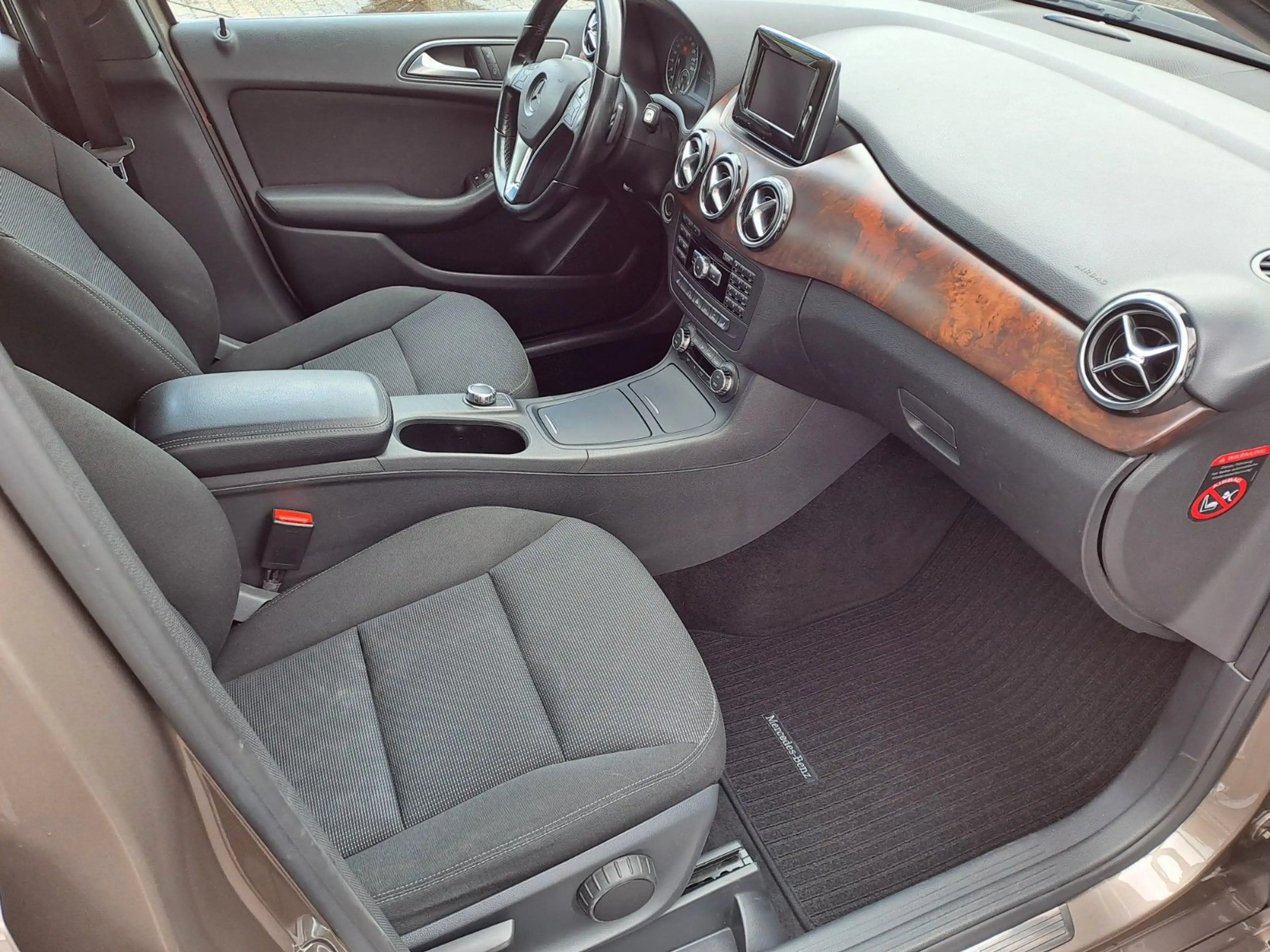 Mercedes-Benz B 200 *AUTOMATIK*BI-XENON*TEMPOMAT*KLIMA*PDC V-H* — photo 10