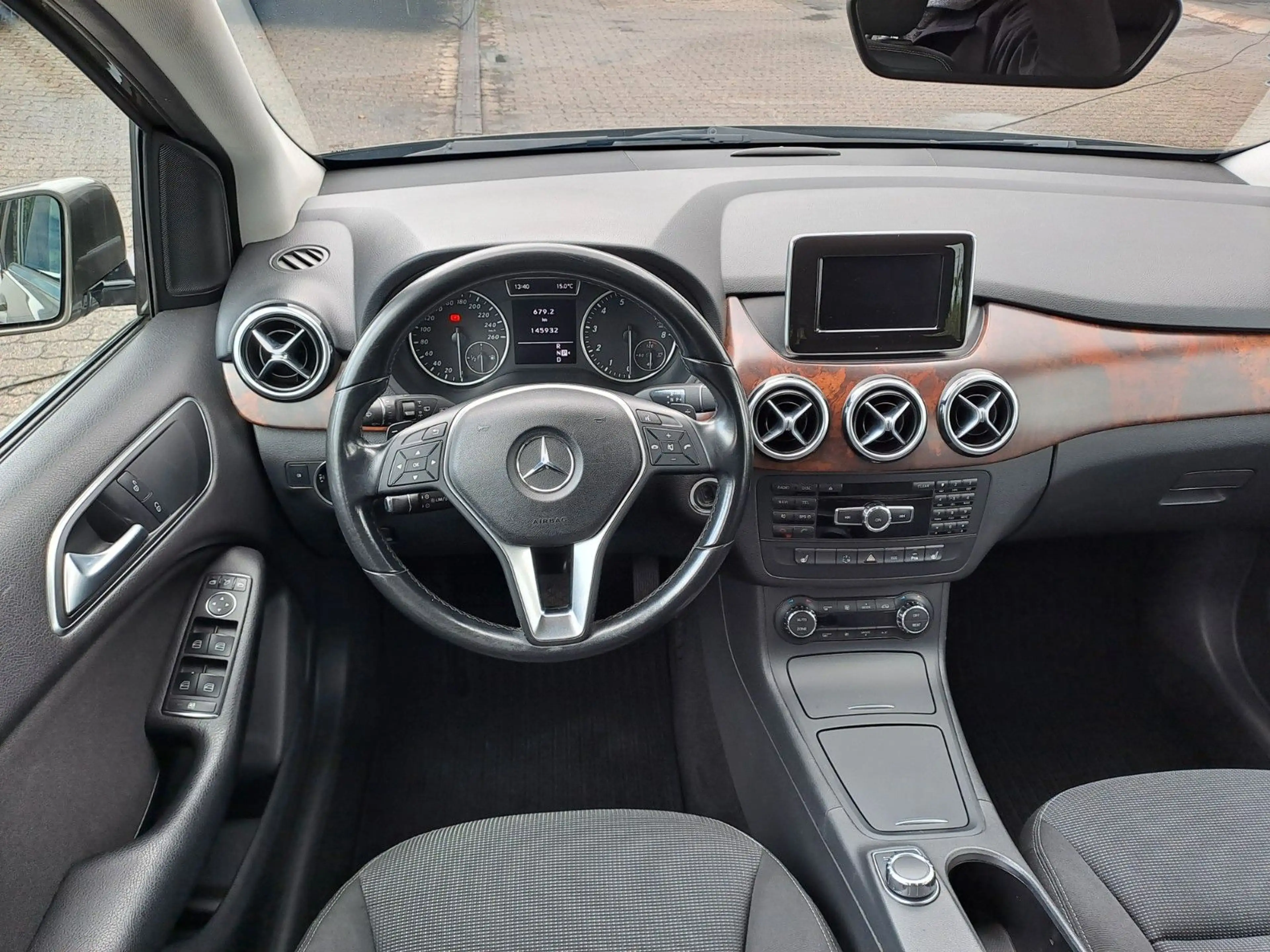 Mercedes-Benz B 200 *AUTOMATIK*BI-XENON*TEMPOMAT*KLIMA*PDC V-H* — photo 7