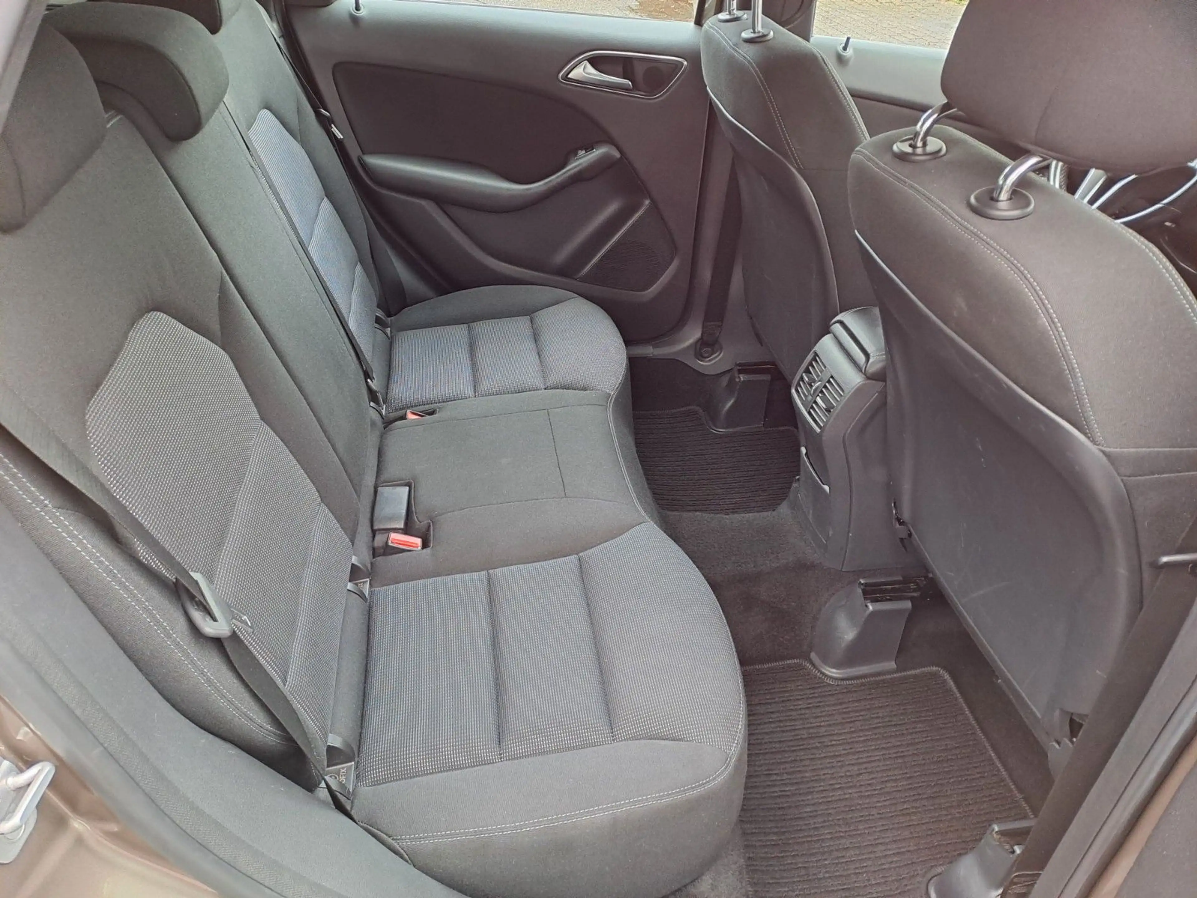 Mercedes-Benz B 200 *AUTOMATIK*BI-XENON*TEMPOMAT*KLIMA*PDC V-H* — photo 11