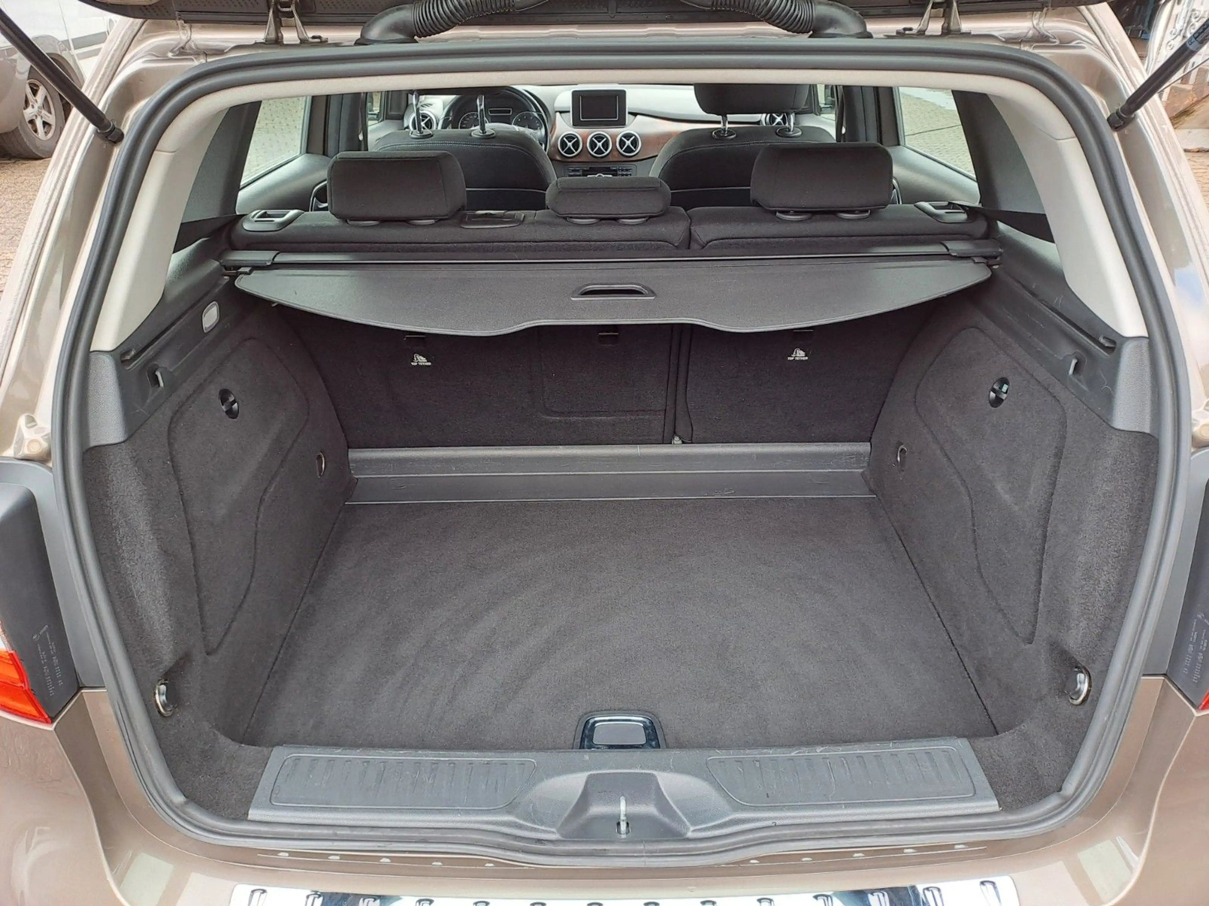 Mercedes-Benz B 200 *AUTOMATIK*BI-XENON*TEMPOMAT*KLIMA*PDC V-H* — photo 12