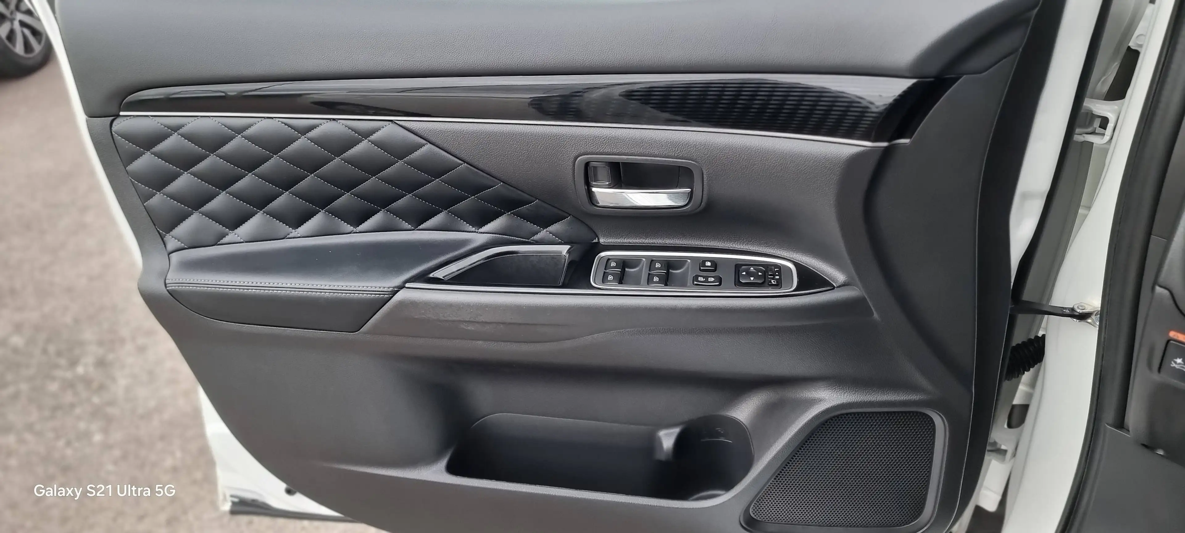 Mitsubishi Outlander Outlander 2,4 PHEV Diamond Diamond — photo 12