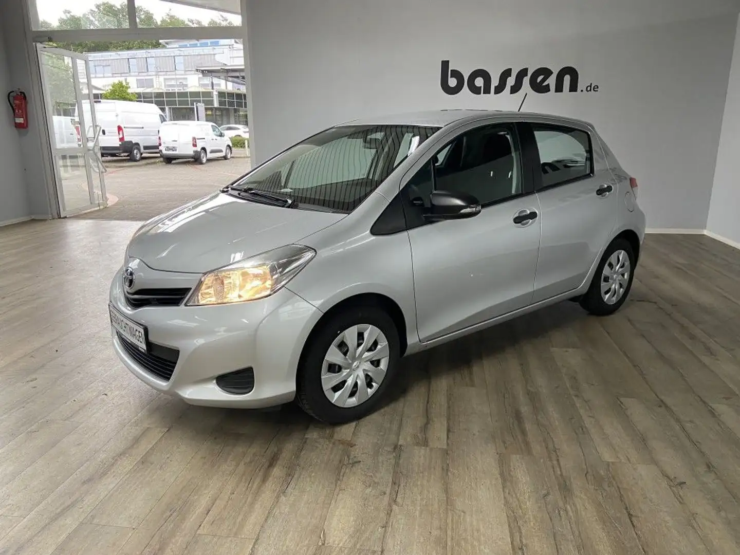 Toyota Yaris 1.0 VVT-i Cool Silber - 2