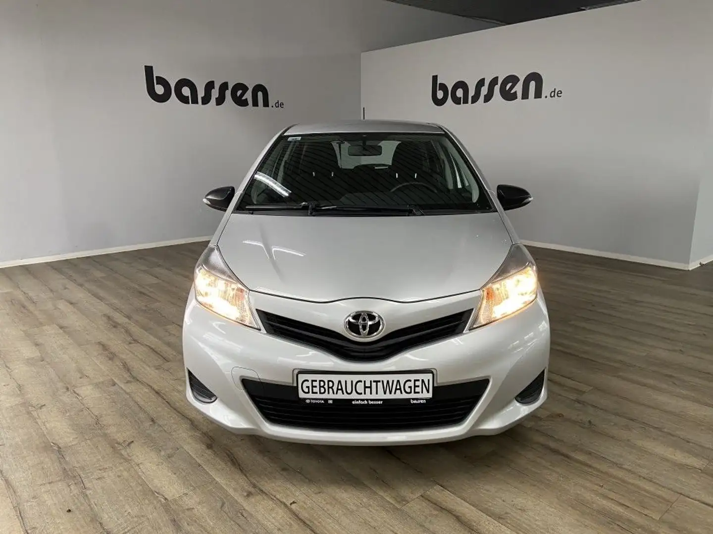 Toyota Yaris 1.0 VVT-i Cool Silber - 1