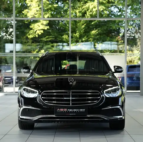 Mercedes-Benz E-Class view 3