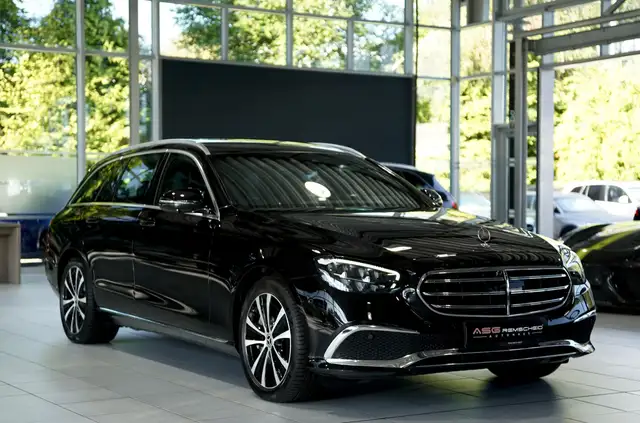 Mercedes-Benz E-Class view 5