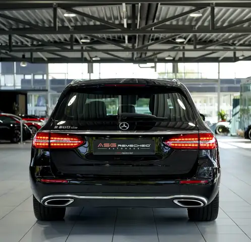 Mercedes-Benz E-Class view 8