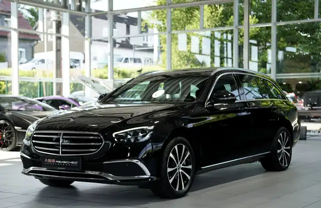 Mercedes-Benz E-Class view 4