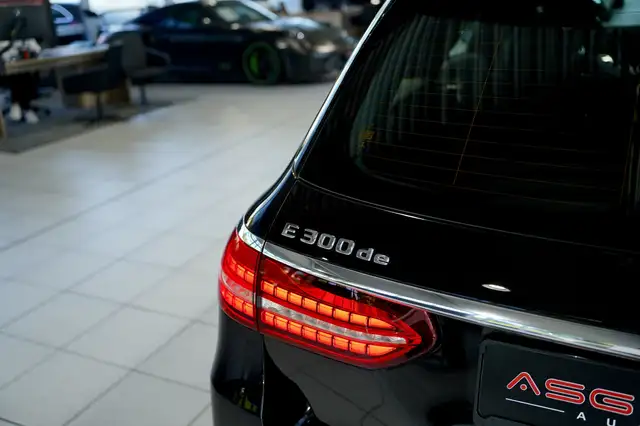 Mercedes-Benz E-Class view 12