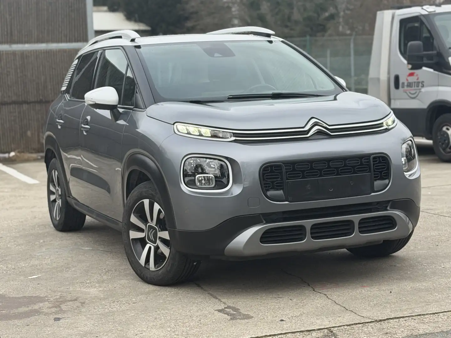 Citroen C3 Aircross 1.2  Shine S pano/Gps/Carplay/Navi/Clima-Carpass Grau - 2