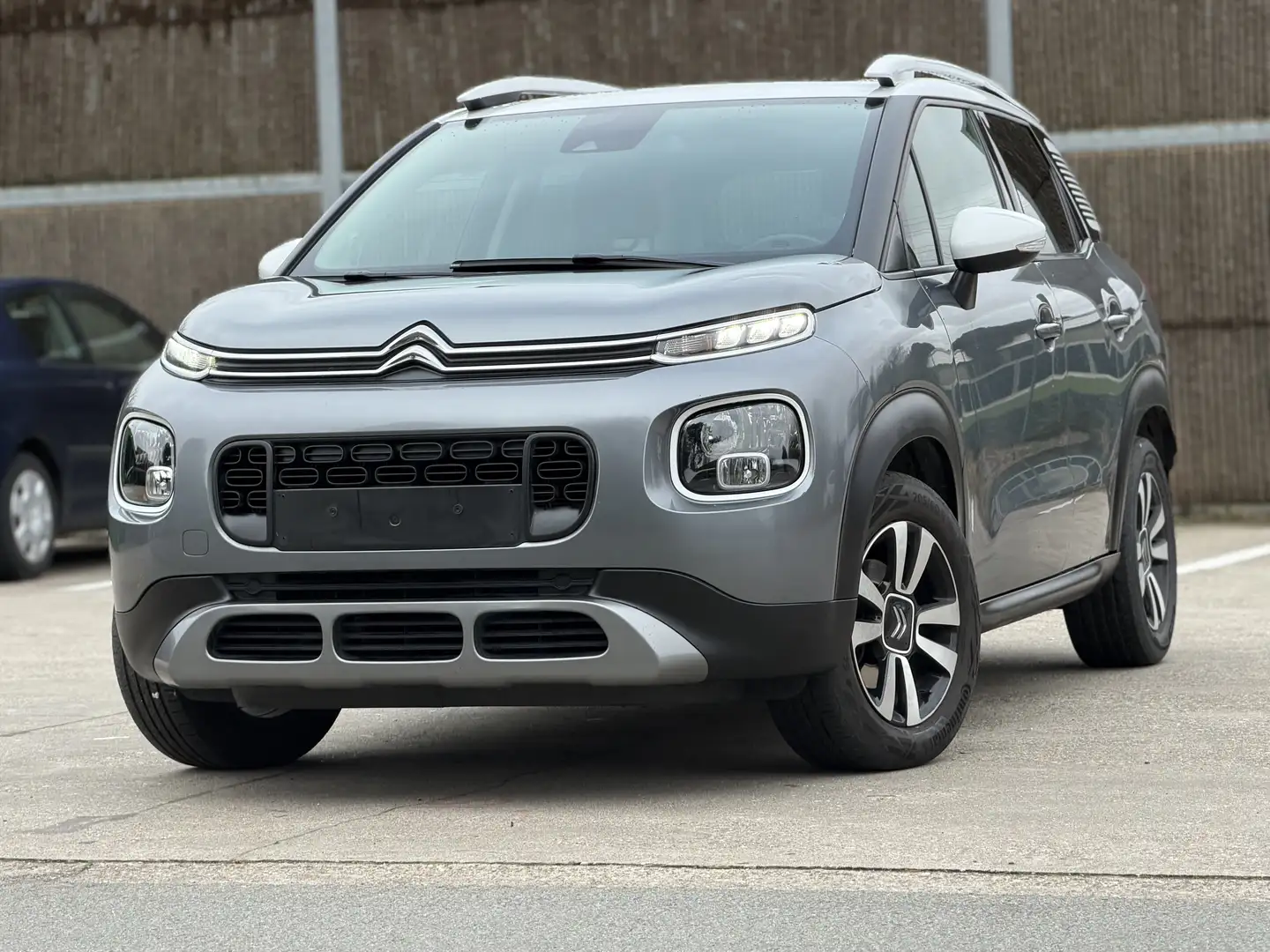 Citroen C3 Aircross 1.2  Shine S pano/Gps/Carplay/Navi/Clima-Carpass Grau - 1