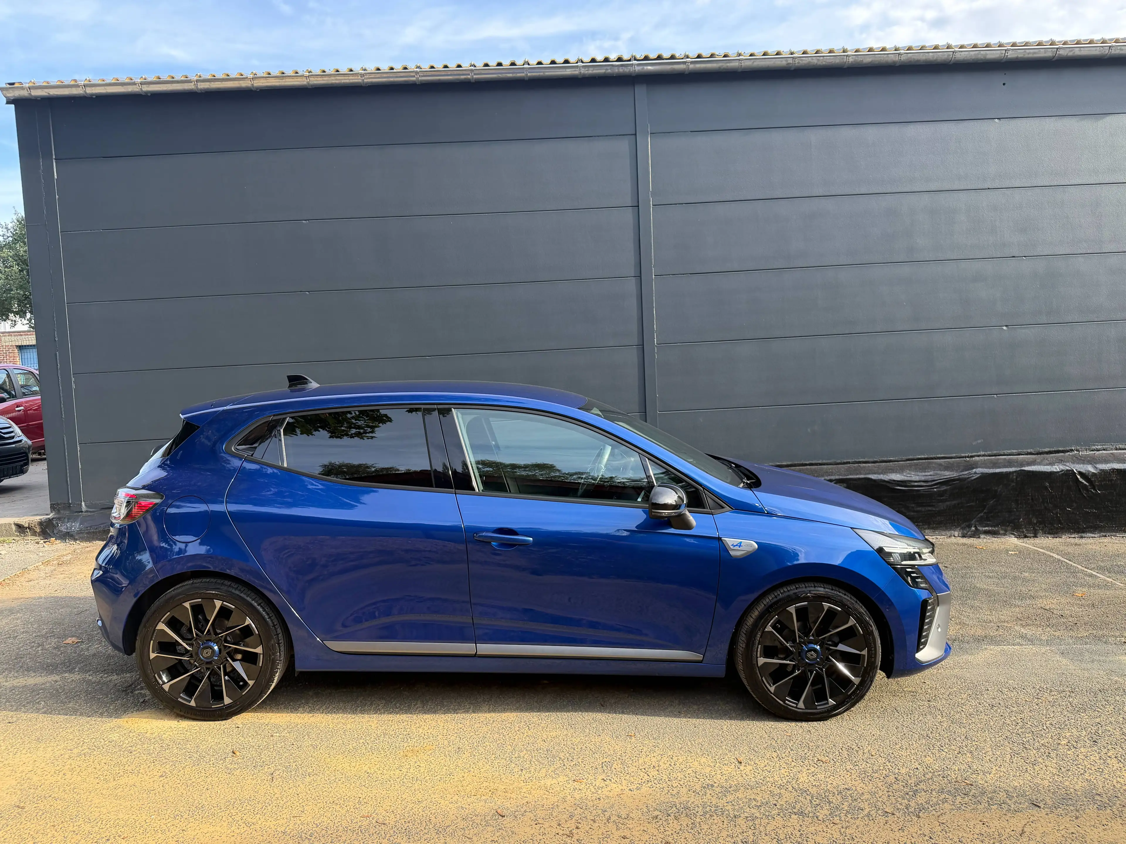 Renault Clio ESPRIT ALPINE | CAMÉRA 360° | FULL LED | BOSE | SIÈGES CHAUFFANTS — photo 8