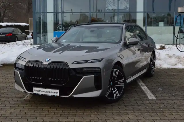 BMW i7