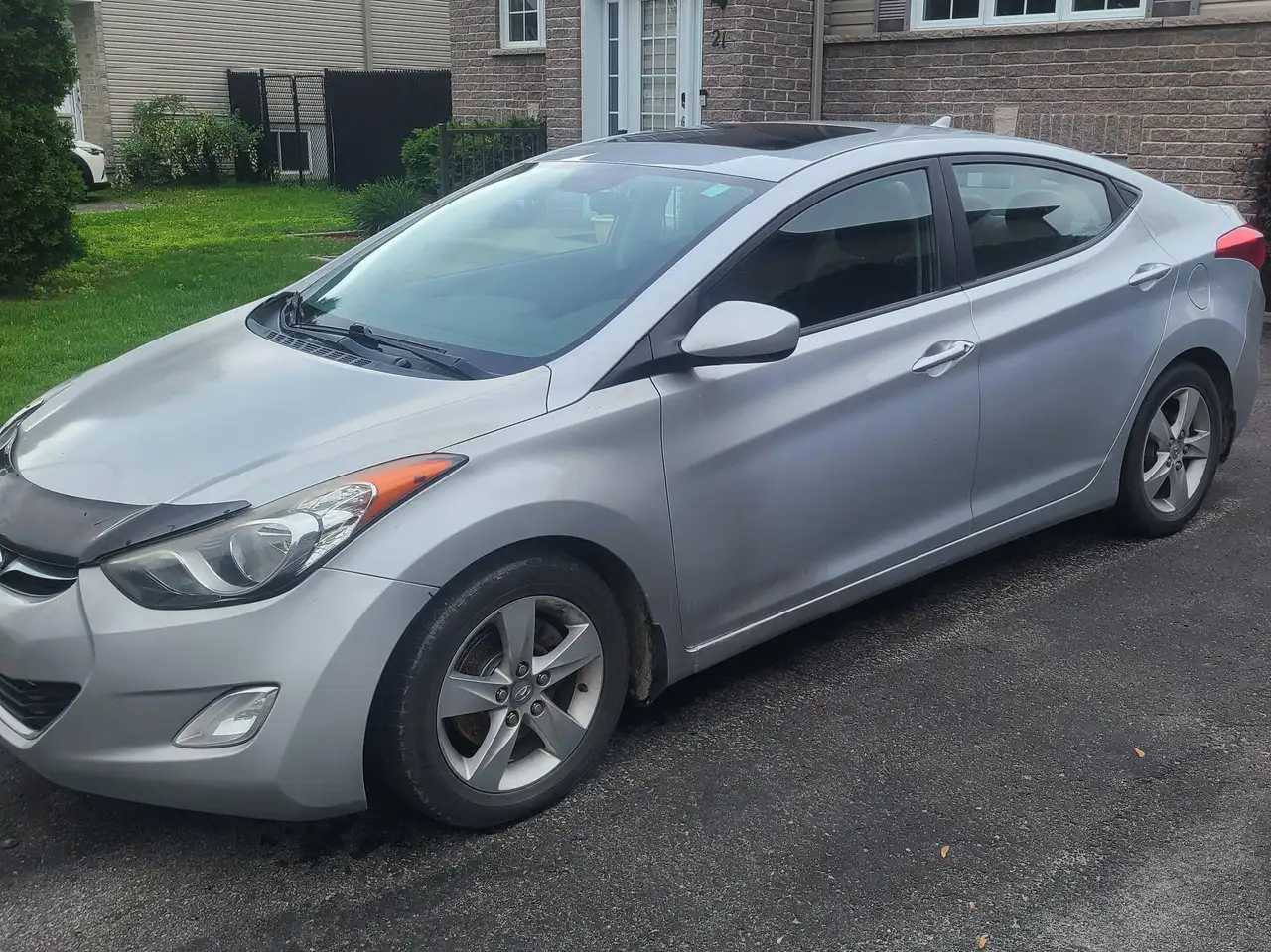Hyundai ELANTRA photo Hyundai ELANTRA