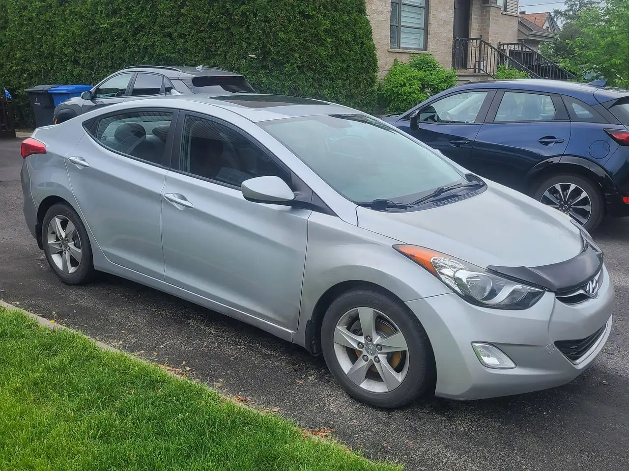 Hyundai ELANTRA photo Hyundai ELANTRA