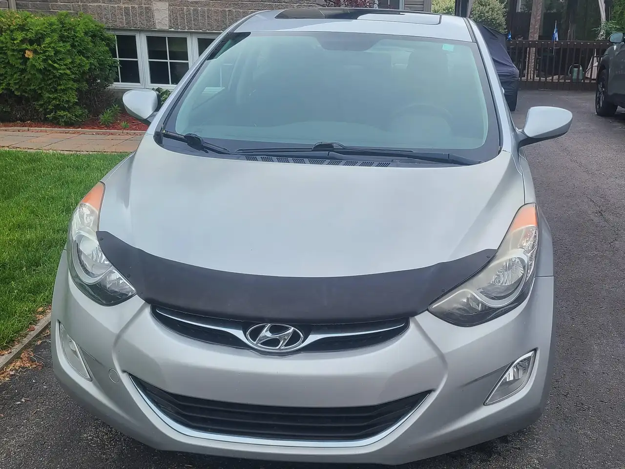 Hyundai ELANTRA photo Hyundai ELANTRA
