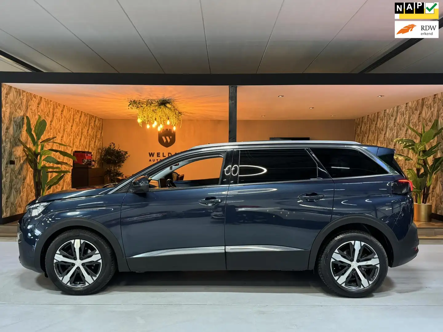 Peugeot 5008 1.2 PureTech Allure Garantie Full Option Pano 360C Blauw - 1