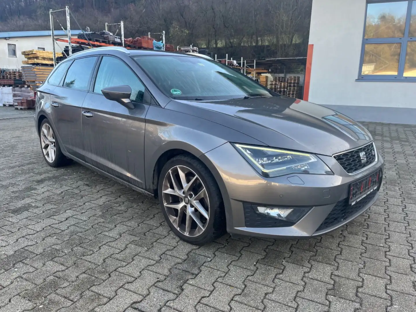 SEAT Leon ST FR / DSG / Seat Scheckheft / Mechatronik Grau - 2