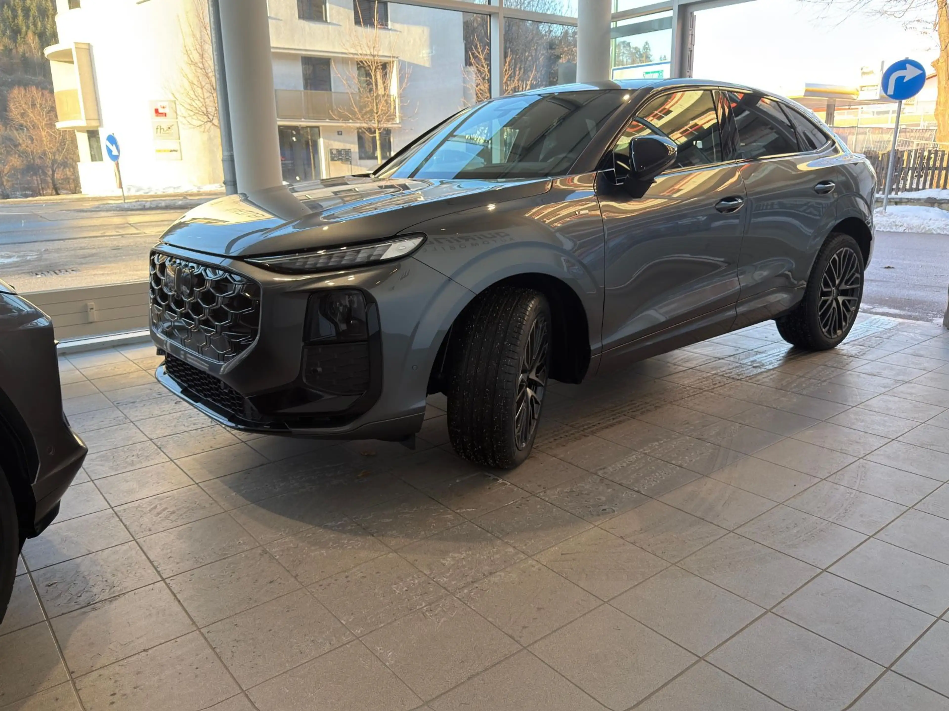 Audi Q3 quattroSPORTBACK 142 kW/gr-sw/MMIpro/Tech+/20 — photo 5