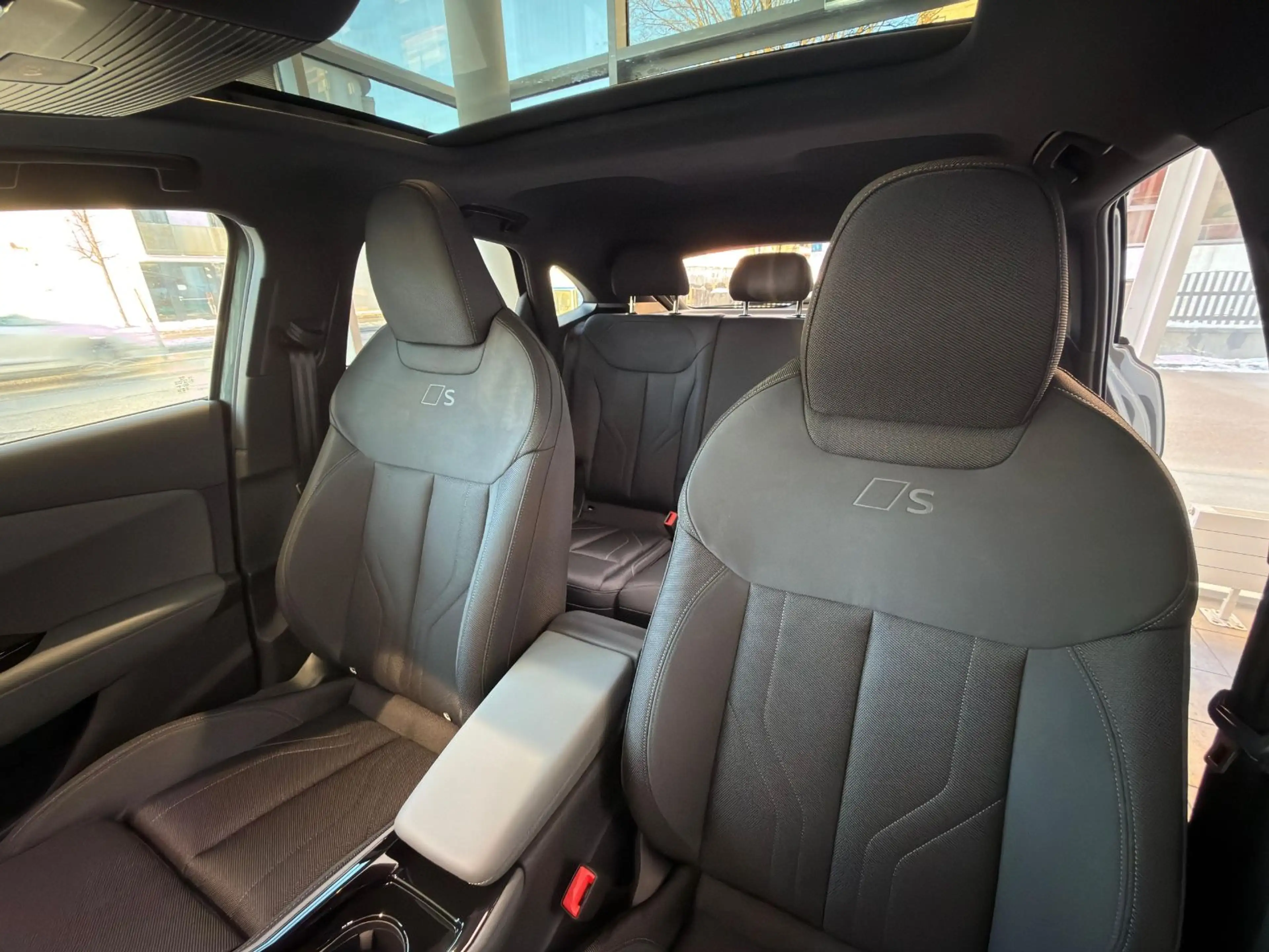 Audi Q3 quattroSPORTBACK 142 kW/gr-sw/MMIpro/Tech+/20 — photo 11