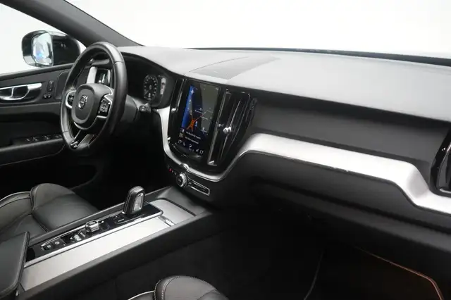 Volvo XC60 view 7