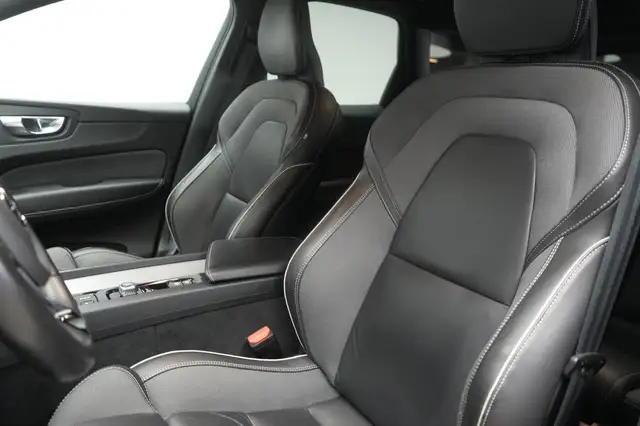 Volvo XC60 view 9