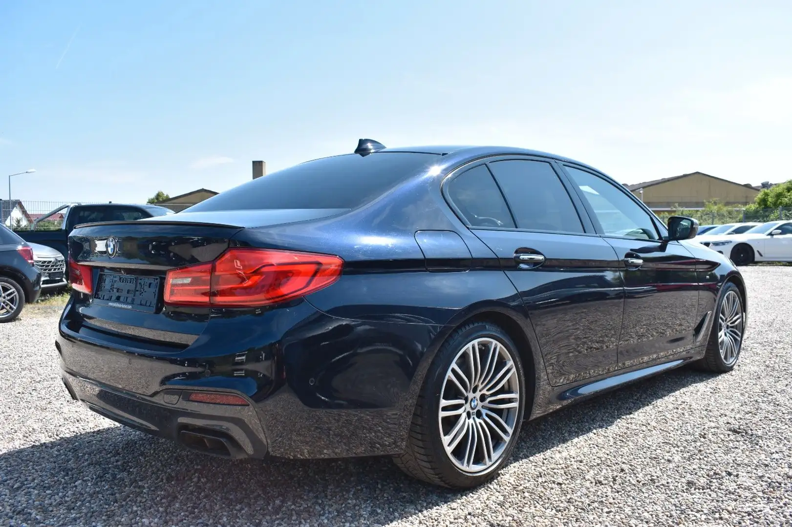BMW 550 i xDrive 1Hand Nightvi/Gestik/Softcl/Alcant Černá - 2