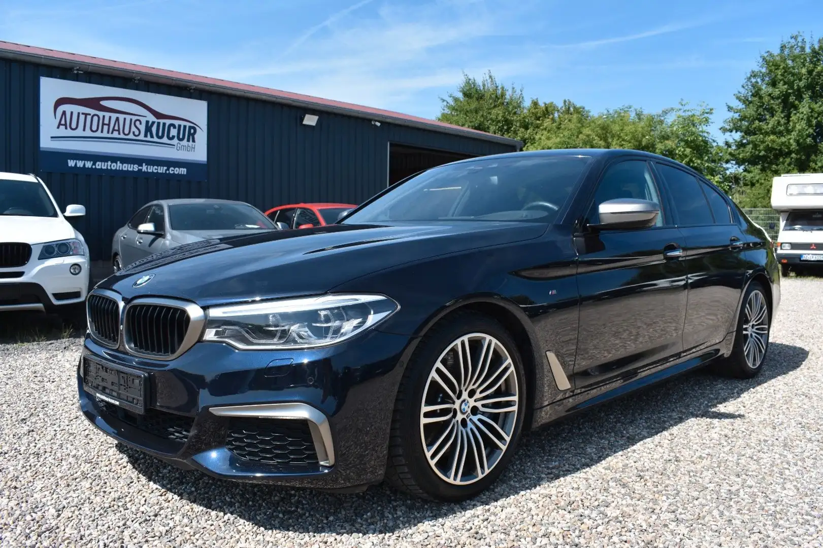 BMW 550 i xDrive 1Hand Nightvi/Gestik/Softcl/Alcant Černá - 1