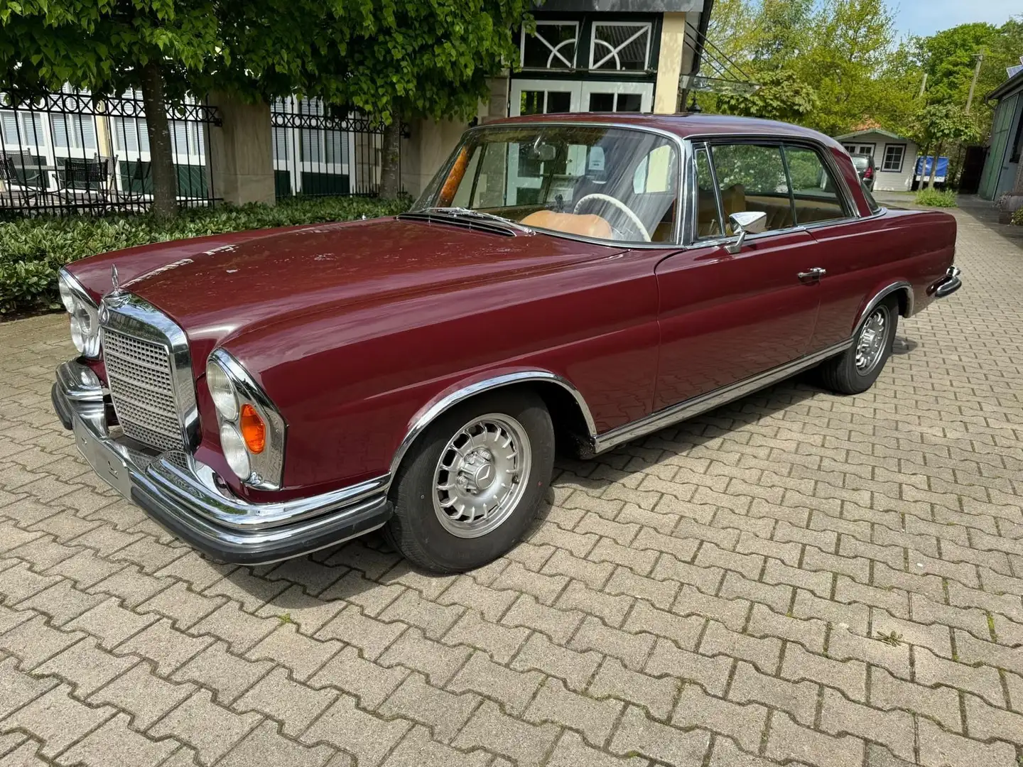 Mercedes-Benz 280 SE Coupe W111, Dt. Auslief Rouge - 2