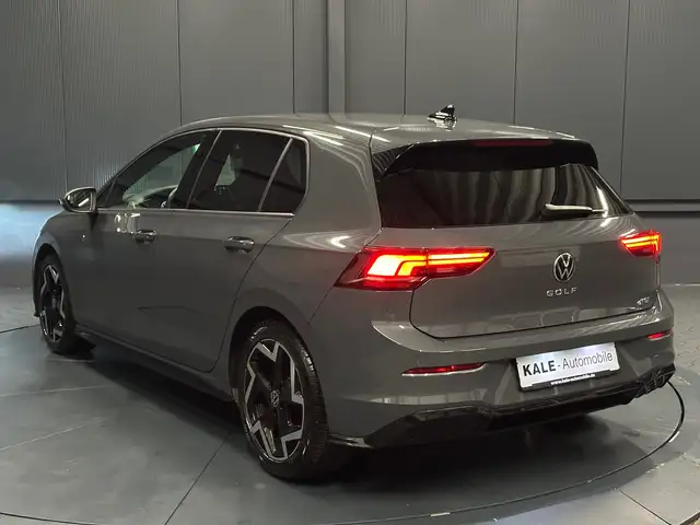 Volkswagen Golf view 3