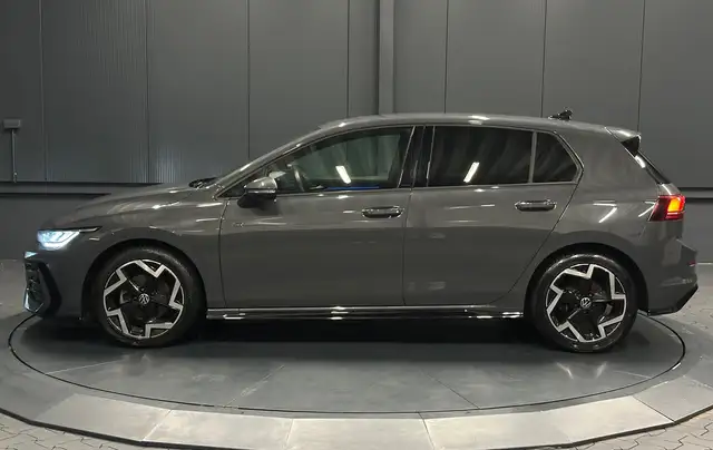 Volkswagen Golf view 2