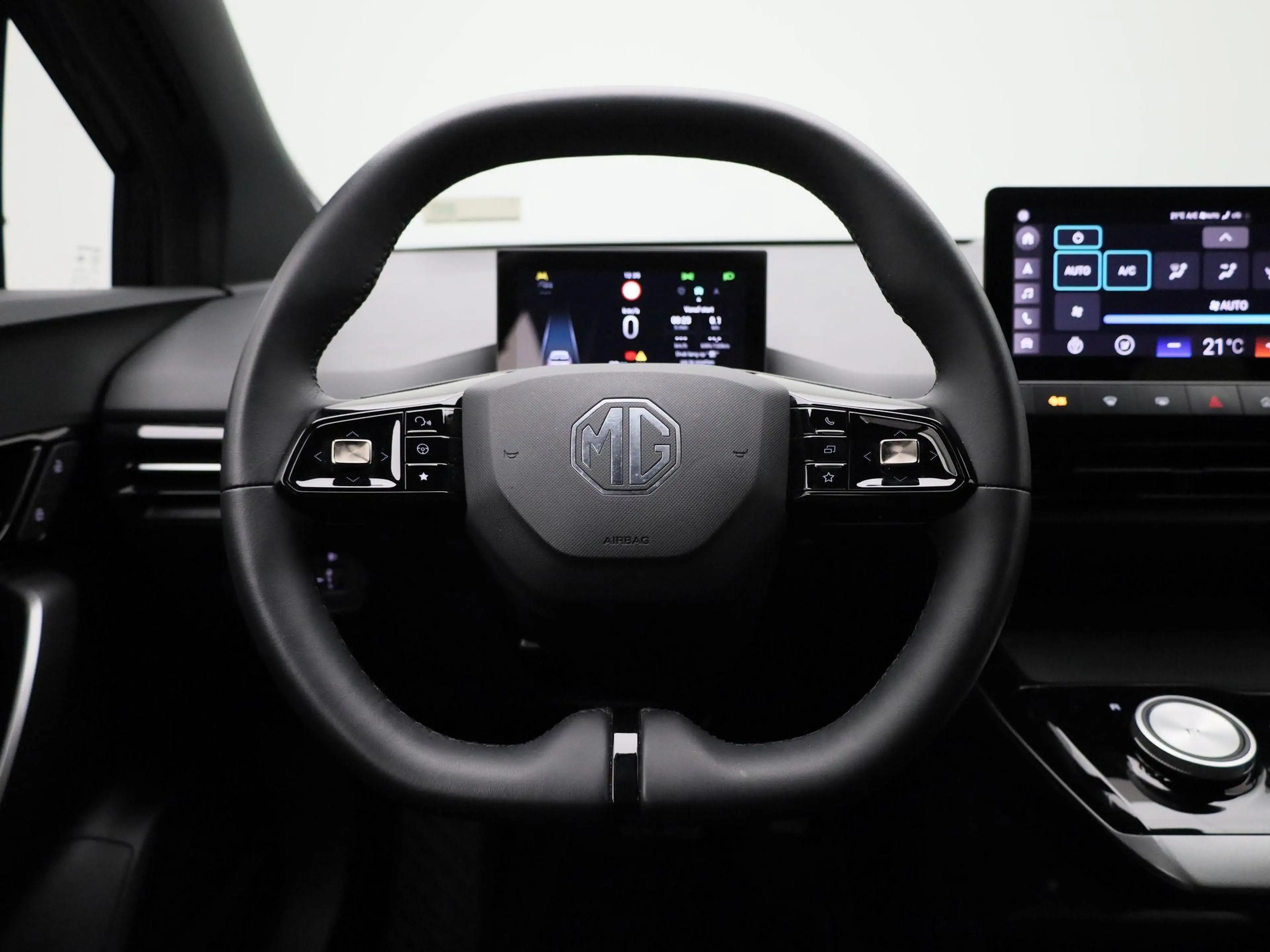 MG MG4 64 kWh Luxury | 360 Camera | Stoelverwarming | Stu — photo 7