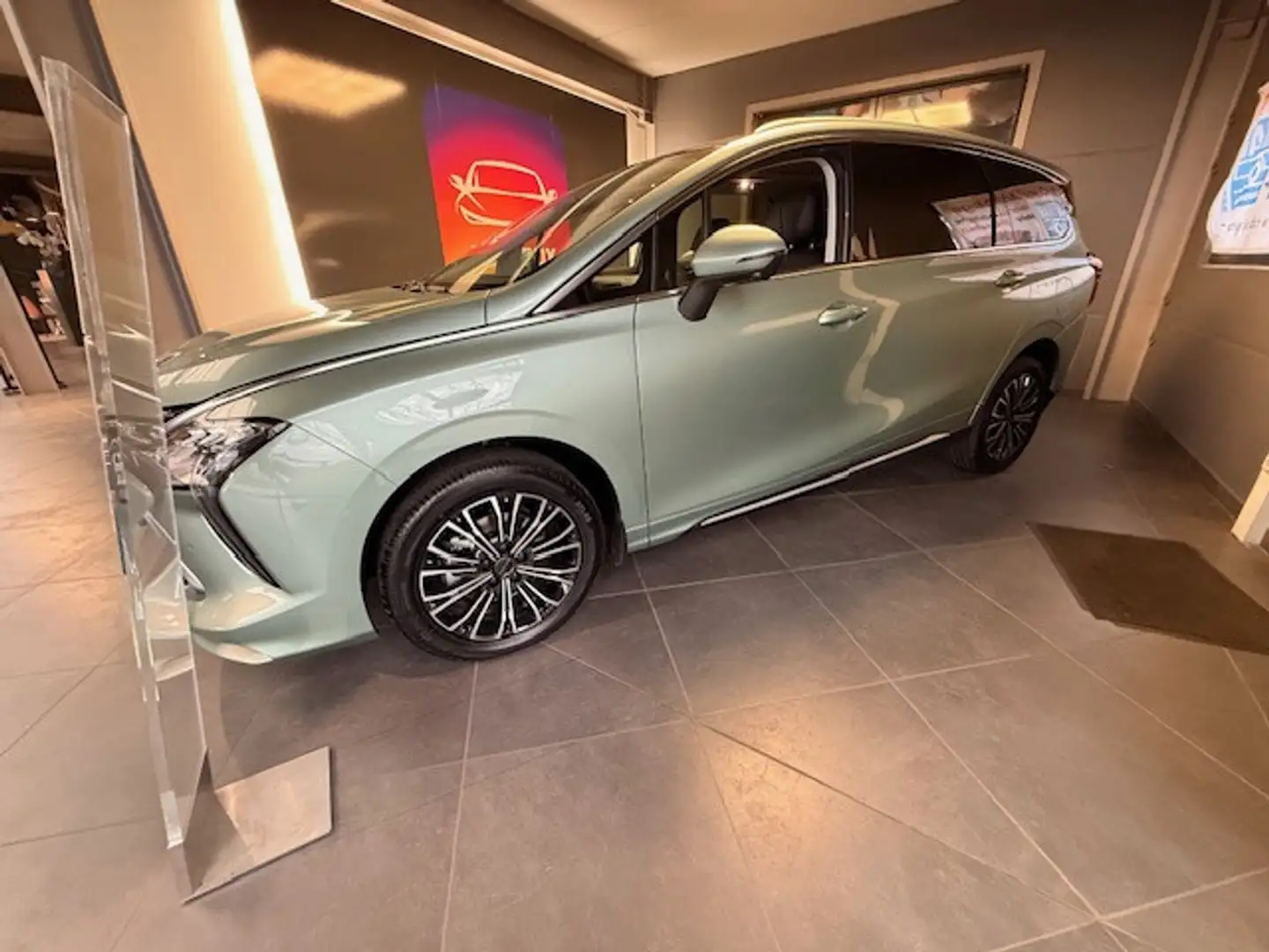 Forthing U-Tour 1.5 TURBO PHEV Grün - 1