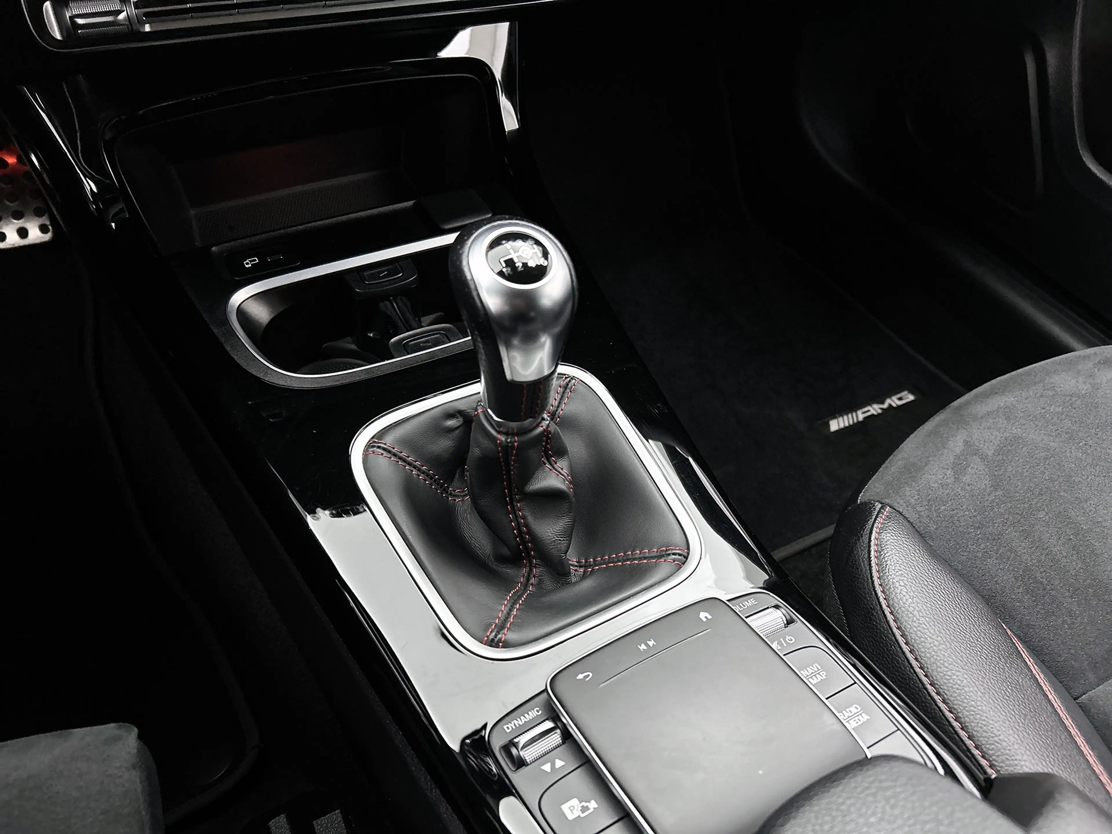 Mercedes-Benz A 180 Business Solution AMG | AMG-Line In en Exterieur | — photo 11