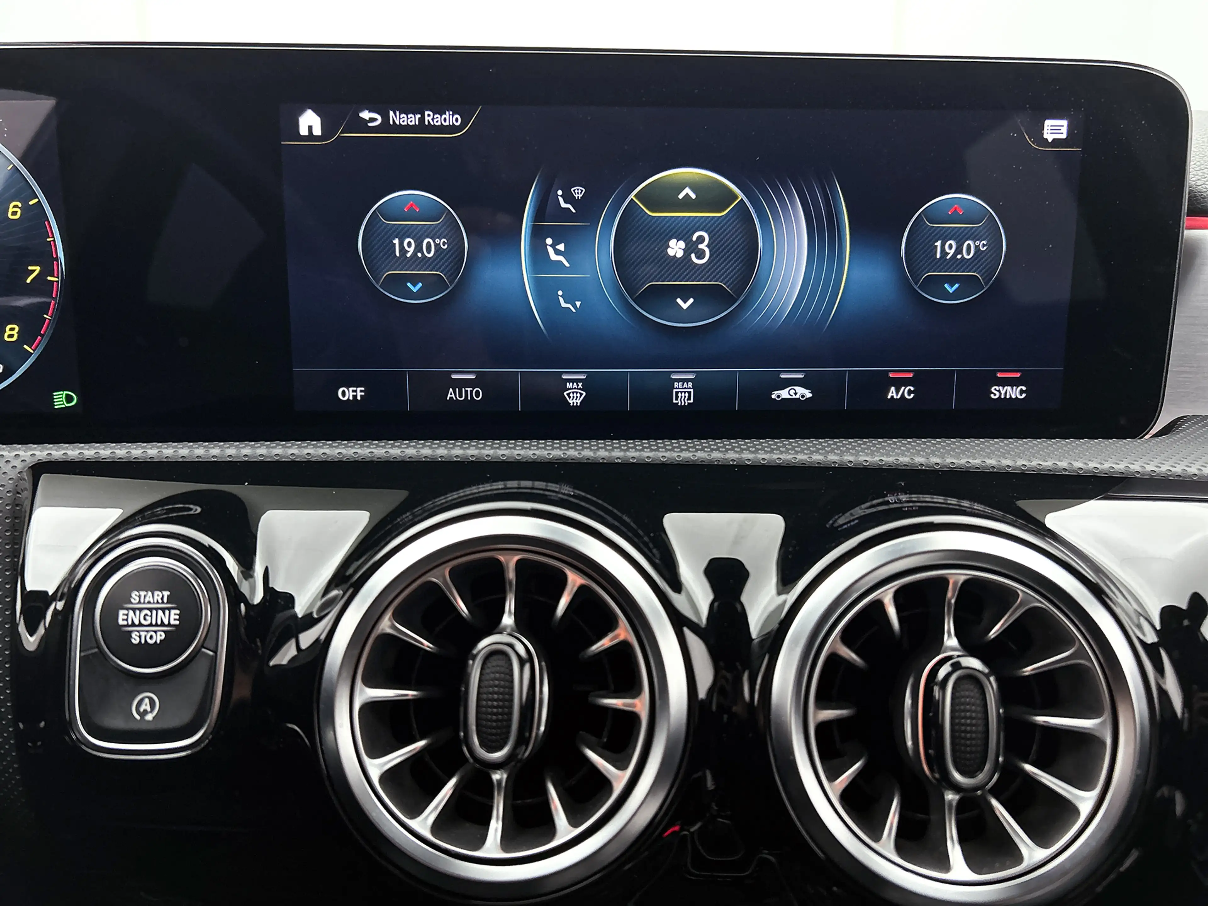 Mercedes-Benz A 180 Business Solution AMG | AMG-Line In en Exterieur | — photo 10