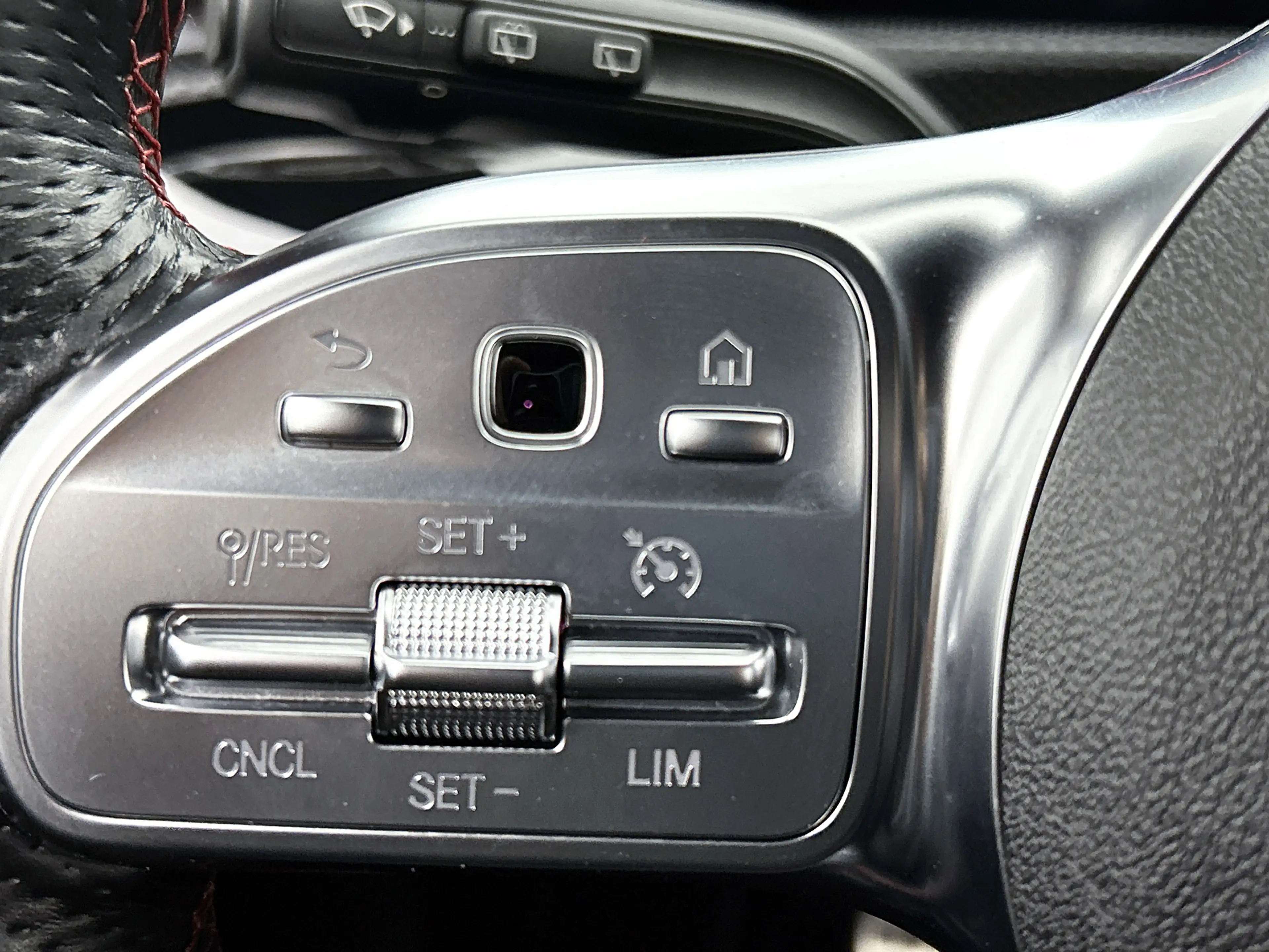 Mercedes-Benz A 180 Business Solution AMG | AMG-Line In en Exterieur | — photo 15