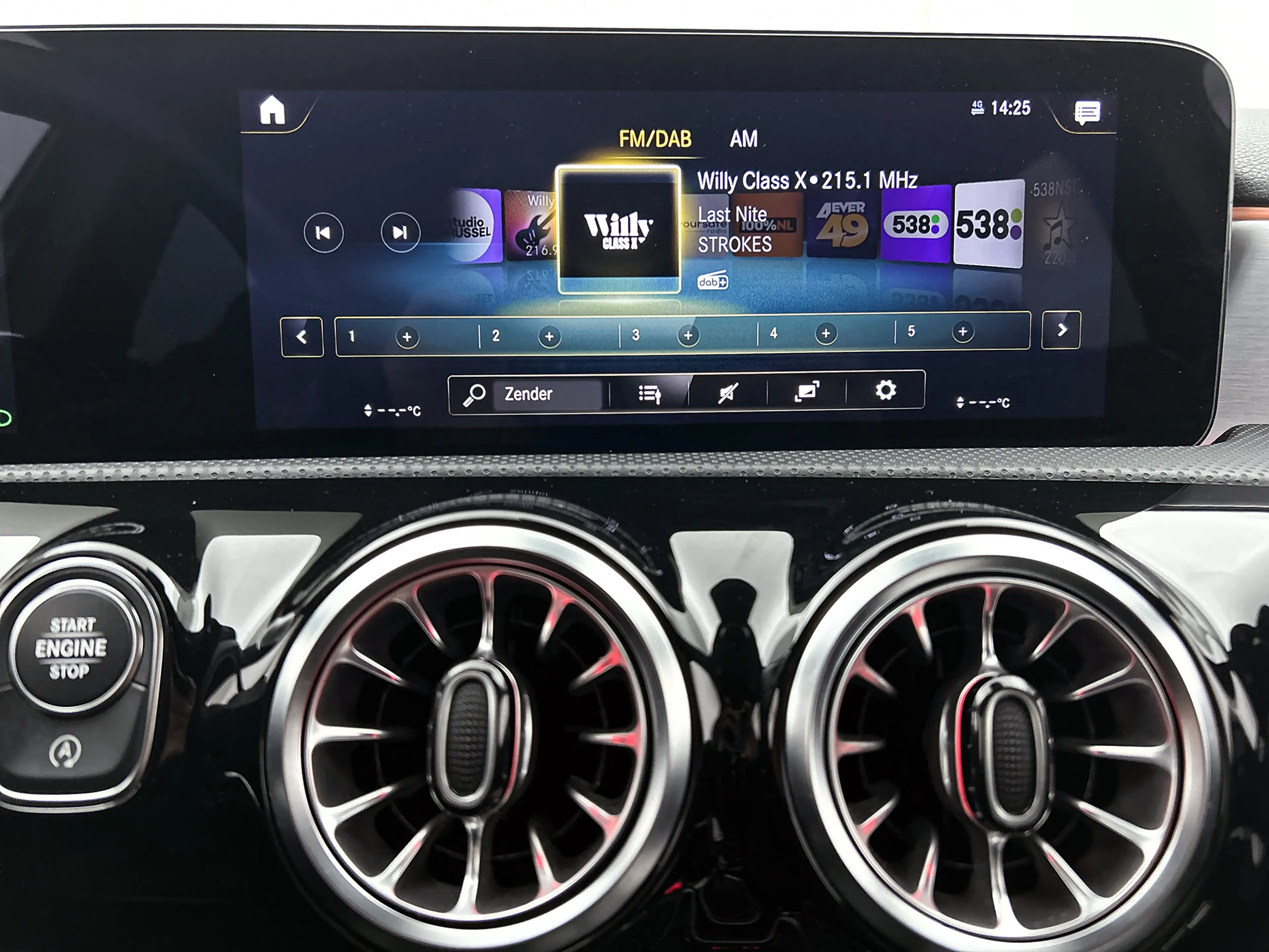 Mercedes-Benz A 180 Business Solution AMG | AMG-Line In en Exterieur | — photo 7