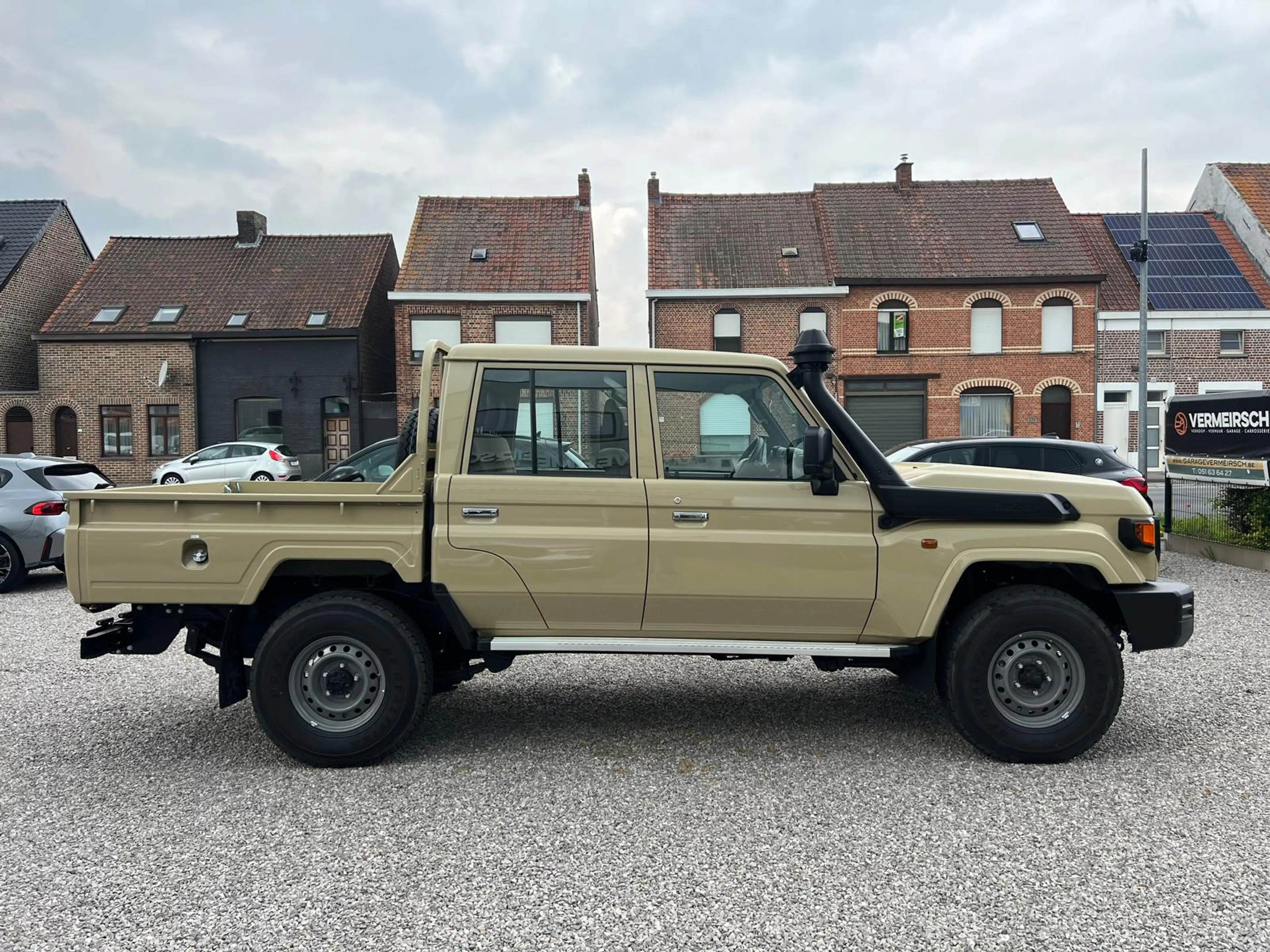 Toyota Land Cruiser 70 SERIE*LC79*V6-BENZINE*AUTOMAAT*NEW CAR*5-PLAATSEN*LICHTE VRACHT*AIRCO*74000 EX* — photo 4