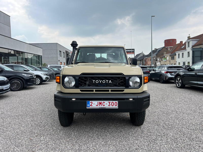 Toyota Land Cruiser 70 SERIE*LC79*V6-BENZINE*AUTOMAAT*NEW CAR*5-PLAATSEN*LICHTE VRACHT*AIRCO*74000 EX* — photo 2