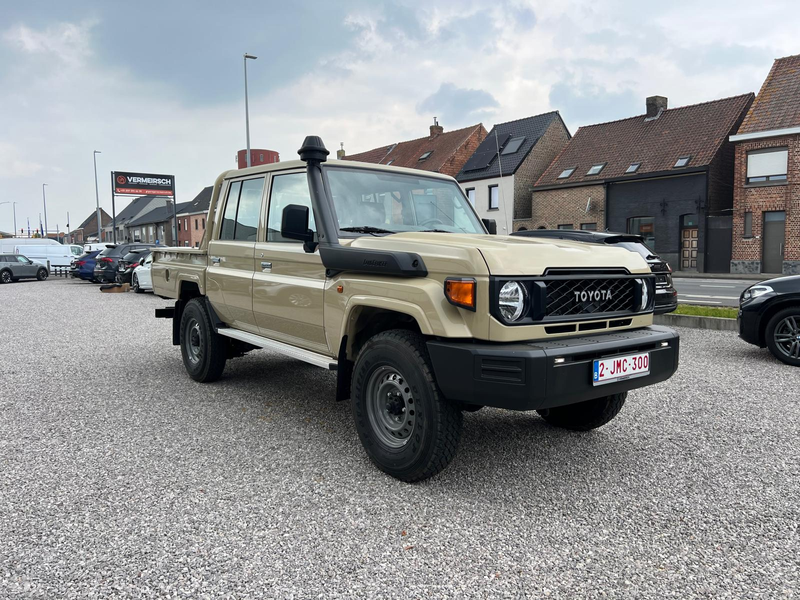 Toyota Land Cruiser 70 SERIE*LC79*V6-BENZINE*AUTOMAAT*NEW CAR*5-PLAATSEN*LICHTE VRACHT*AIRCO*74000 EX* — photo 3