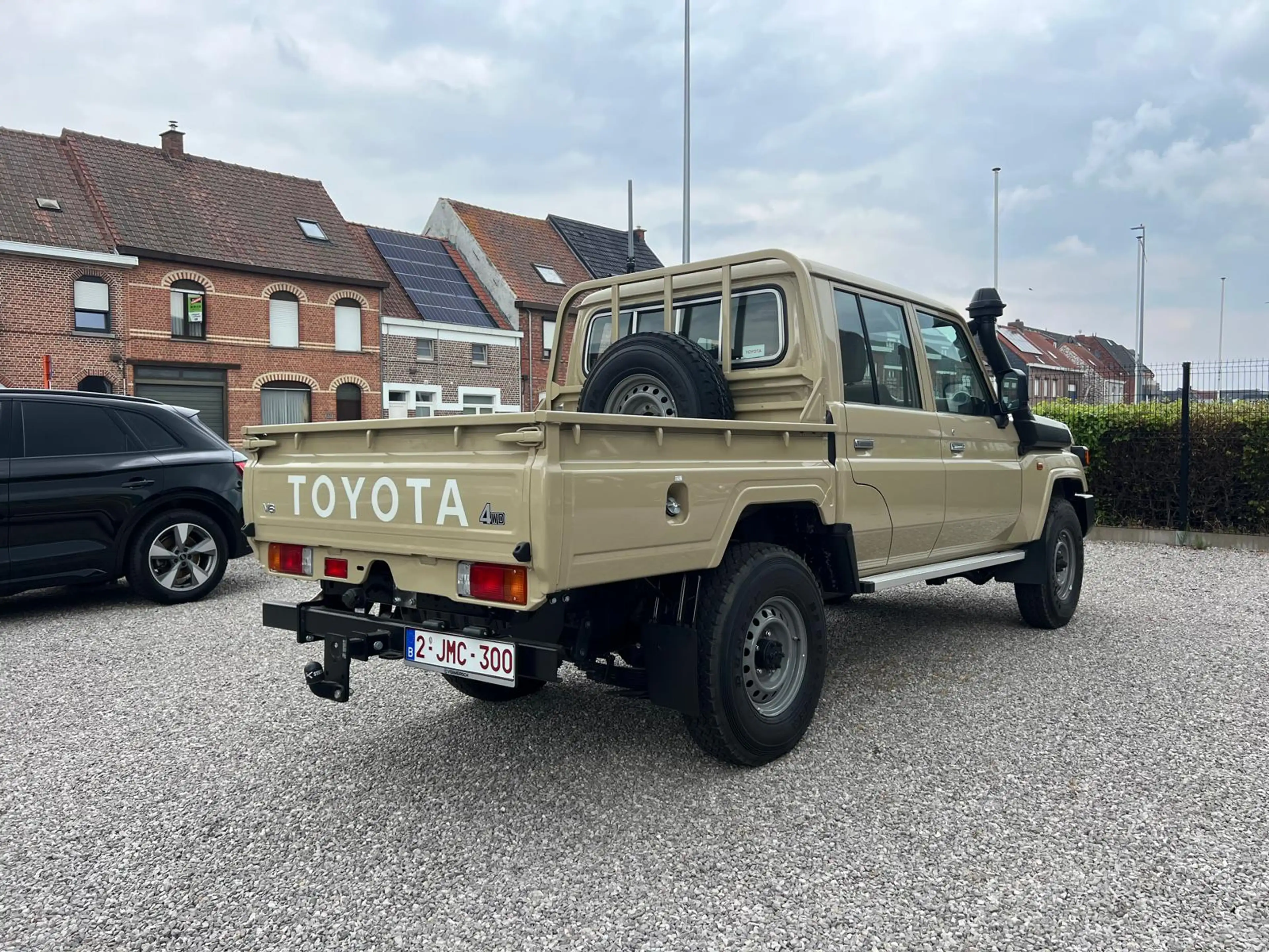 Toyota Land Cruiser 70 SERIE*LC79*V6-BENZINE*AUTOMAAT*NEW CAR*5-PLAATSEN*LICHTE VRACHT*AIRCO*74000 EX* — photo 5