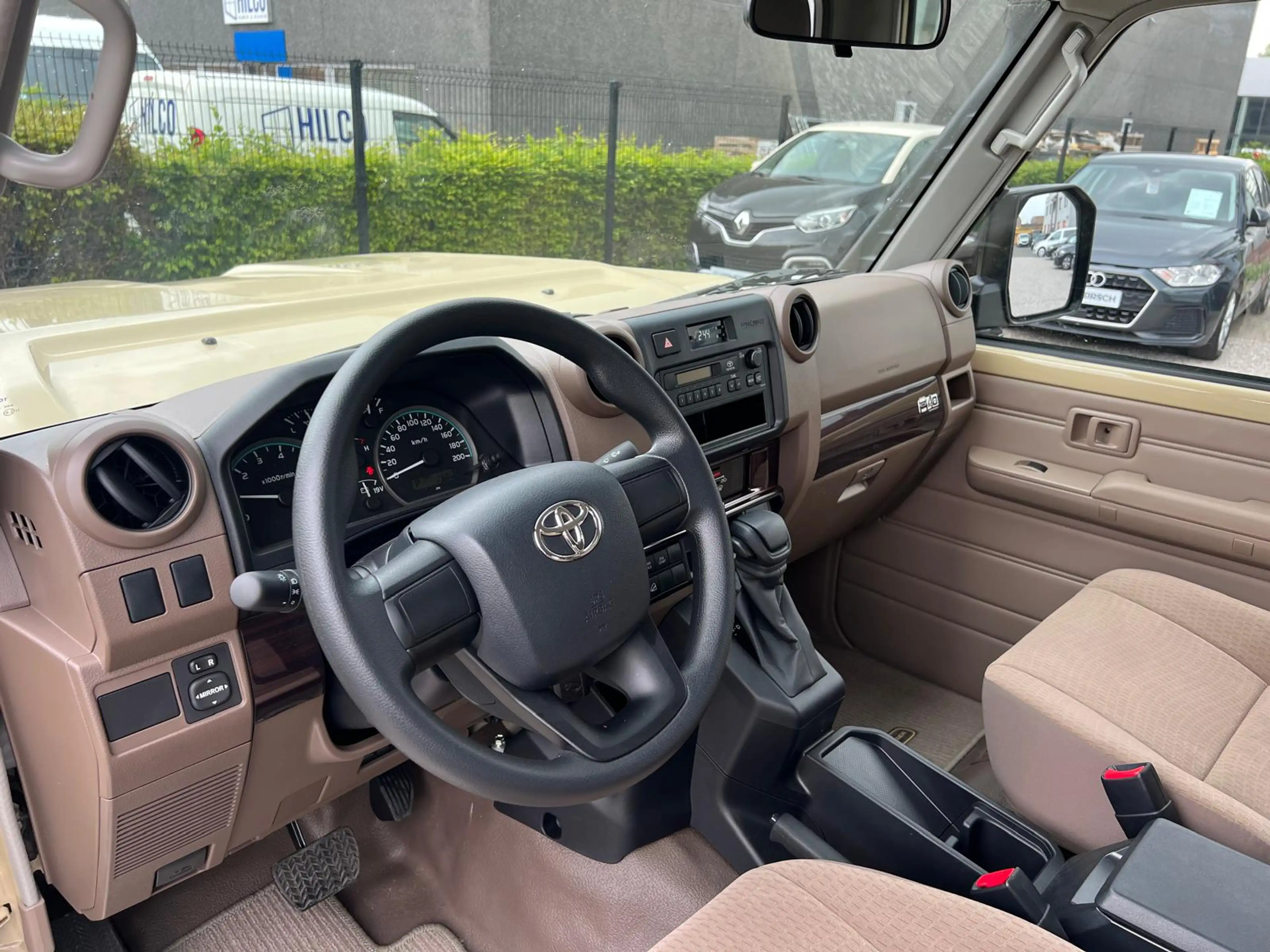 Toyota Land Cruiser 70 SERIE*LC79*V6-BENZINE*AUTOMAAT*NEW CAR*5-PLAATSEN*LICHTE VRACHT*AIRCO*74000 EX* — photo 12