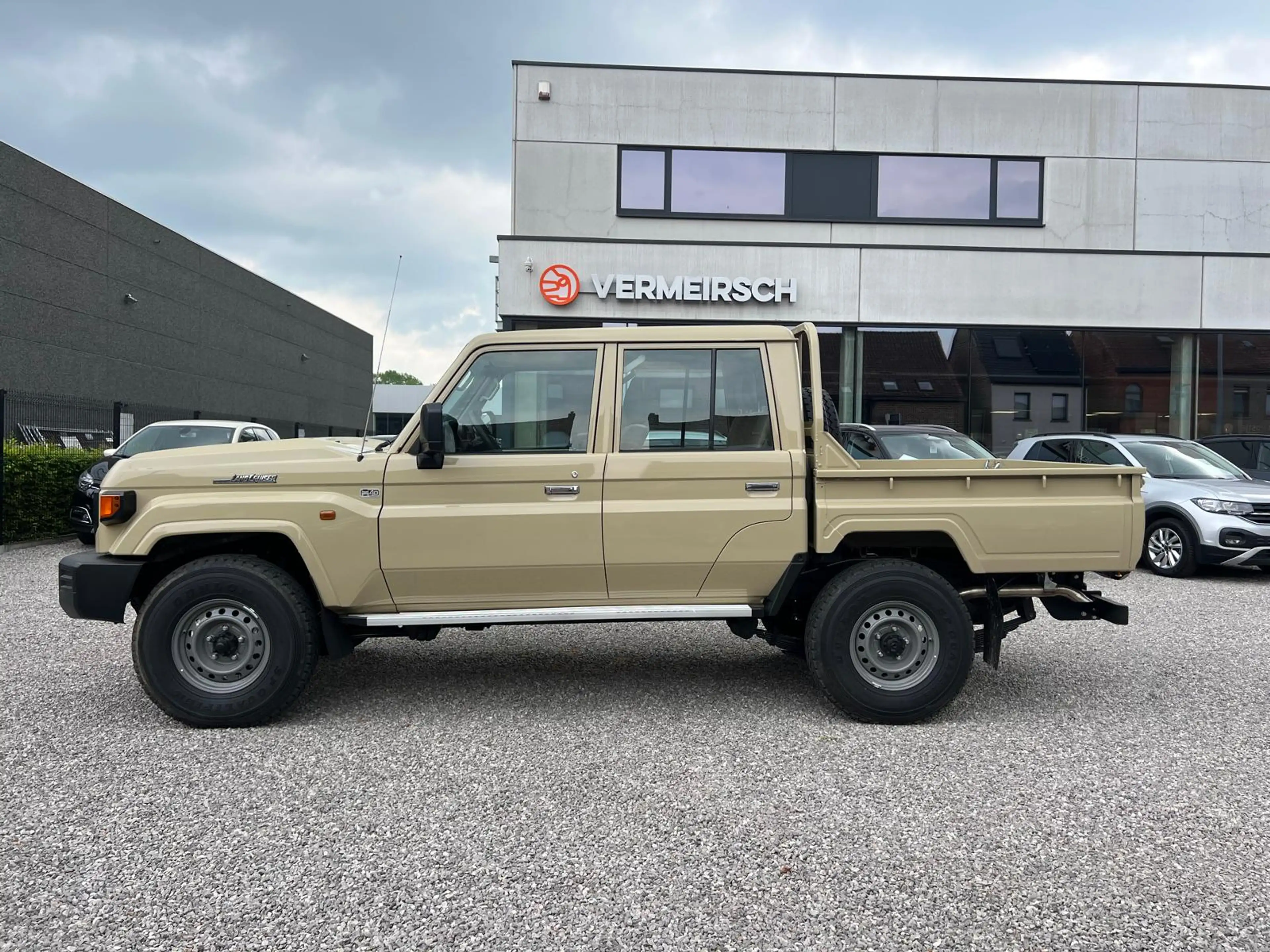 Toyota Land Cruiser 70 SERIE*LC79*V6-BENZINE*AUTOMAAT*NEW CAR*5-PLAATSEN*LICHTE VRACHT*AIRCO*74000 EX* — photo 8