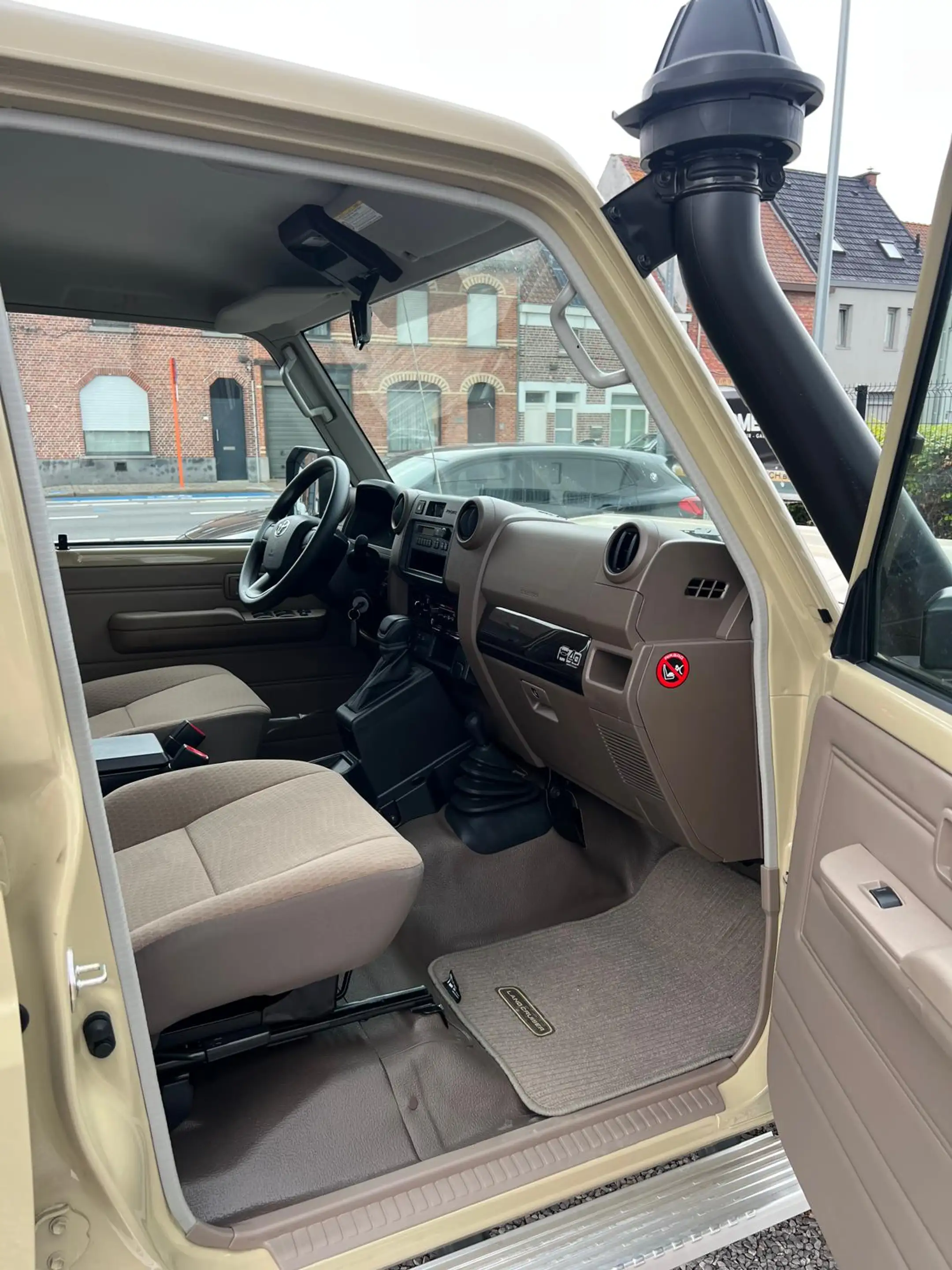 Toyota Land Cruiser 70 SERIE*LC79*V6-BENZINE*AUTOMAAT*NEW CAR*5-PLAATSEN*LICHTE VRACHT*AIRCO*74000 EX* — photo 9