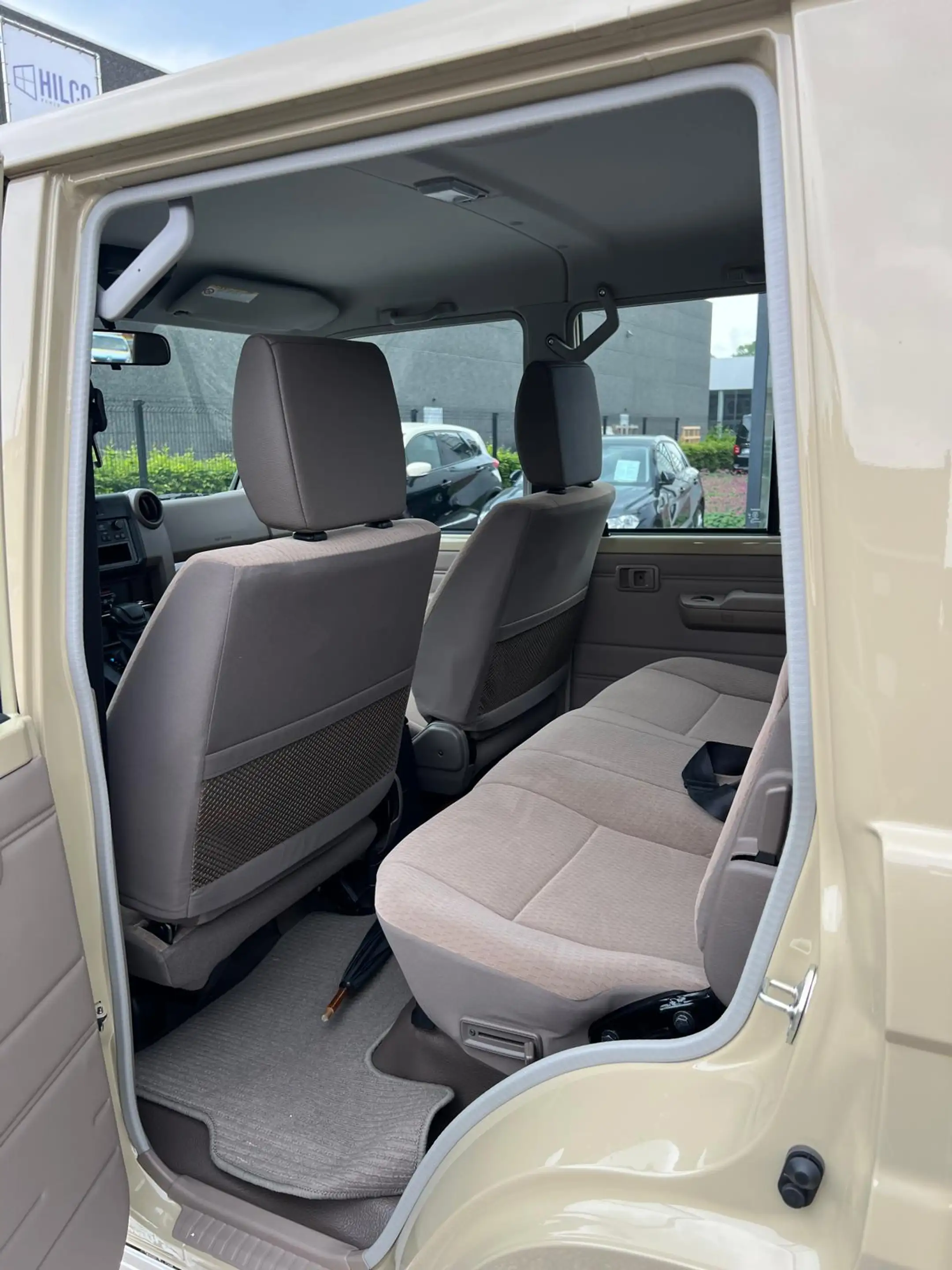 Toyota Land Cruiser 70 SERIE*LC79*V6-BENZINE*AUTOMAAT*NEW CAR*5-PLAATSEN*LICHTE VRACHT*AIRCO*74000 EX* — photo 11