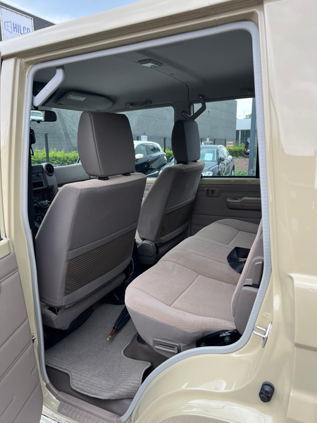 Toyota Land Cruiser 70 SERIE*LC79*V6-BENZINE*AUTOMAAT*NEW CAR*5-PLAATSEN*LICHTE VRACHT*AIRCO*74000 EX* — photo 11