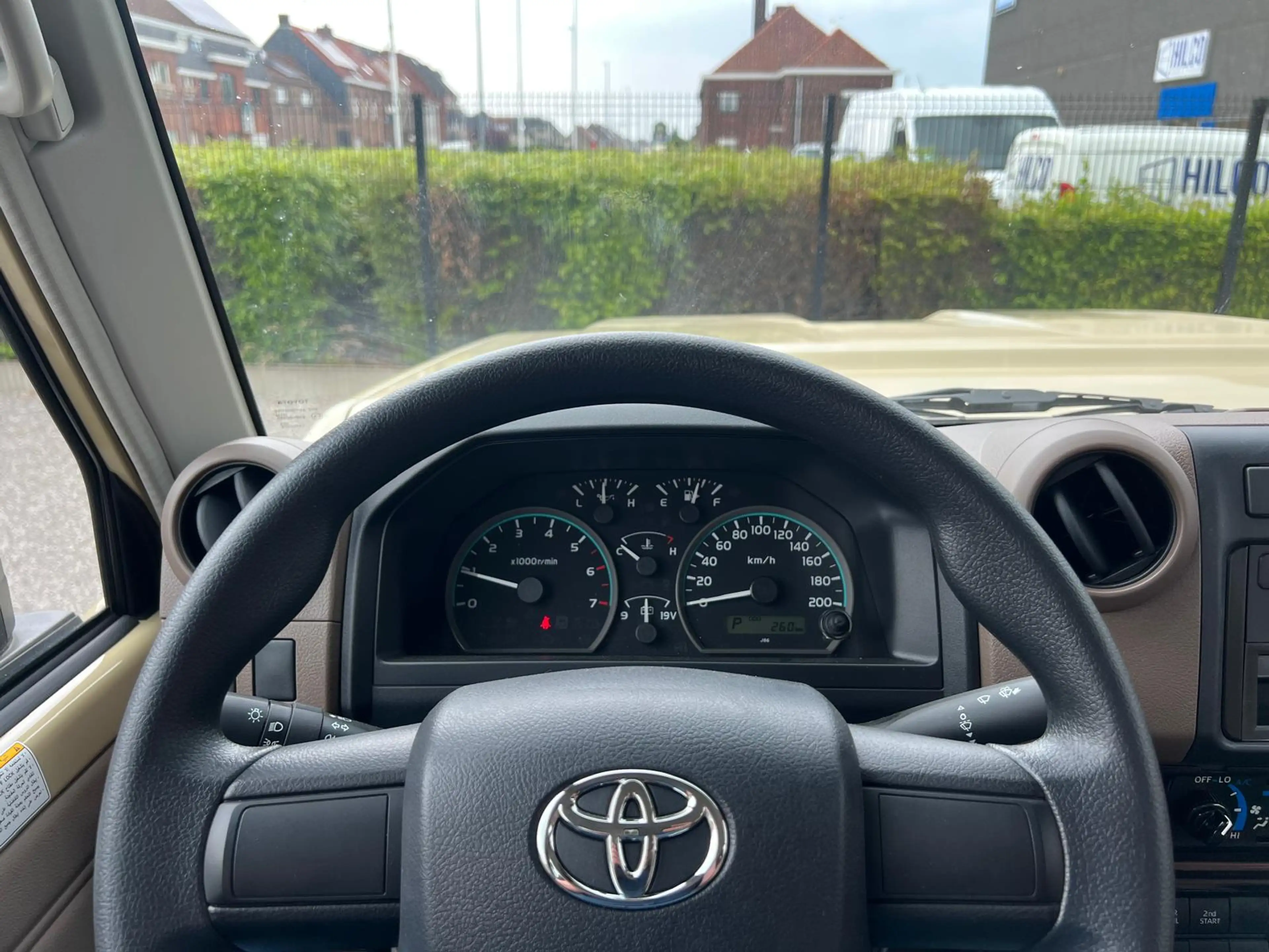 Toyota Land Cruiser 70 SERIE*LC79*V6-BENZINE*AUTOMAAT*NEW CAR*5-PLAATSEN*LICHTE VRACHT*AIRCO*74000 EX* — photo 14
