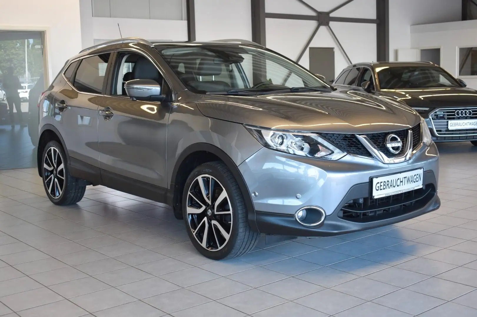 Nissan Qashqai 4x4/NAVI/360°Kamera/LEDER/PANORAMA/AHK/ Grijs - 1