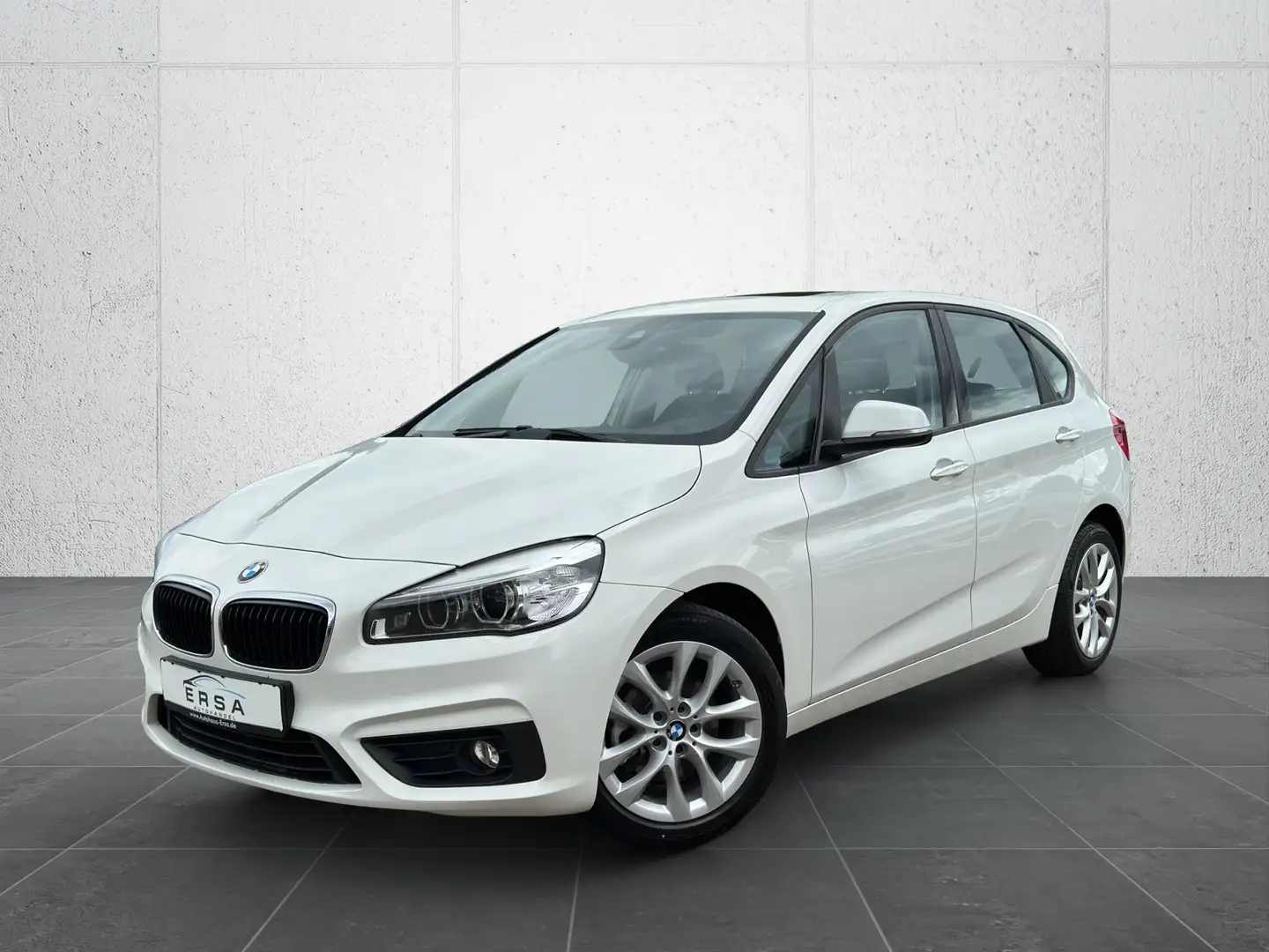 BMW 218 d Active Tourer*Navi*AHK*Panorama*SHZ* Weiß - 1