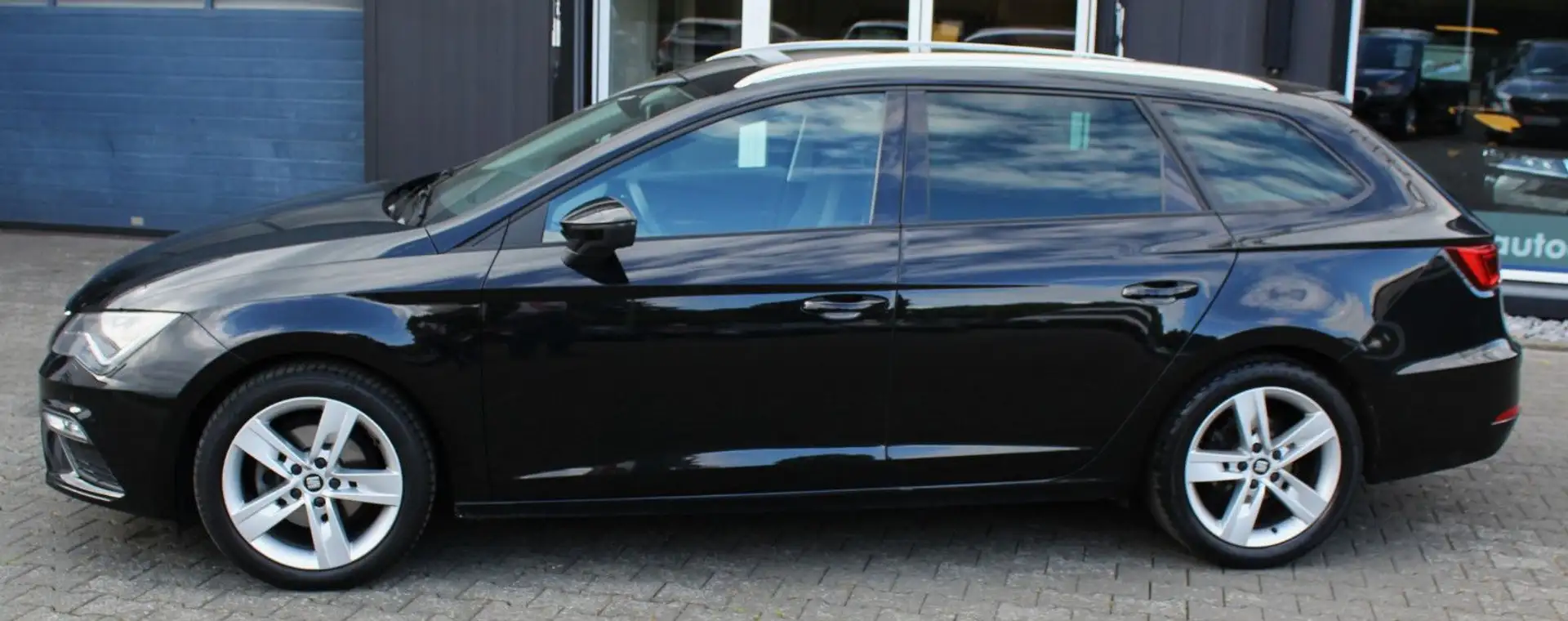 SEAT Leon ST FR,1,5 TSI 110KW/150PS, DSG, Navi Schwarz - 2